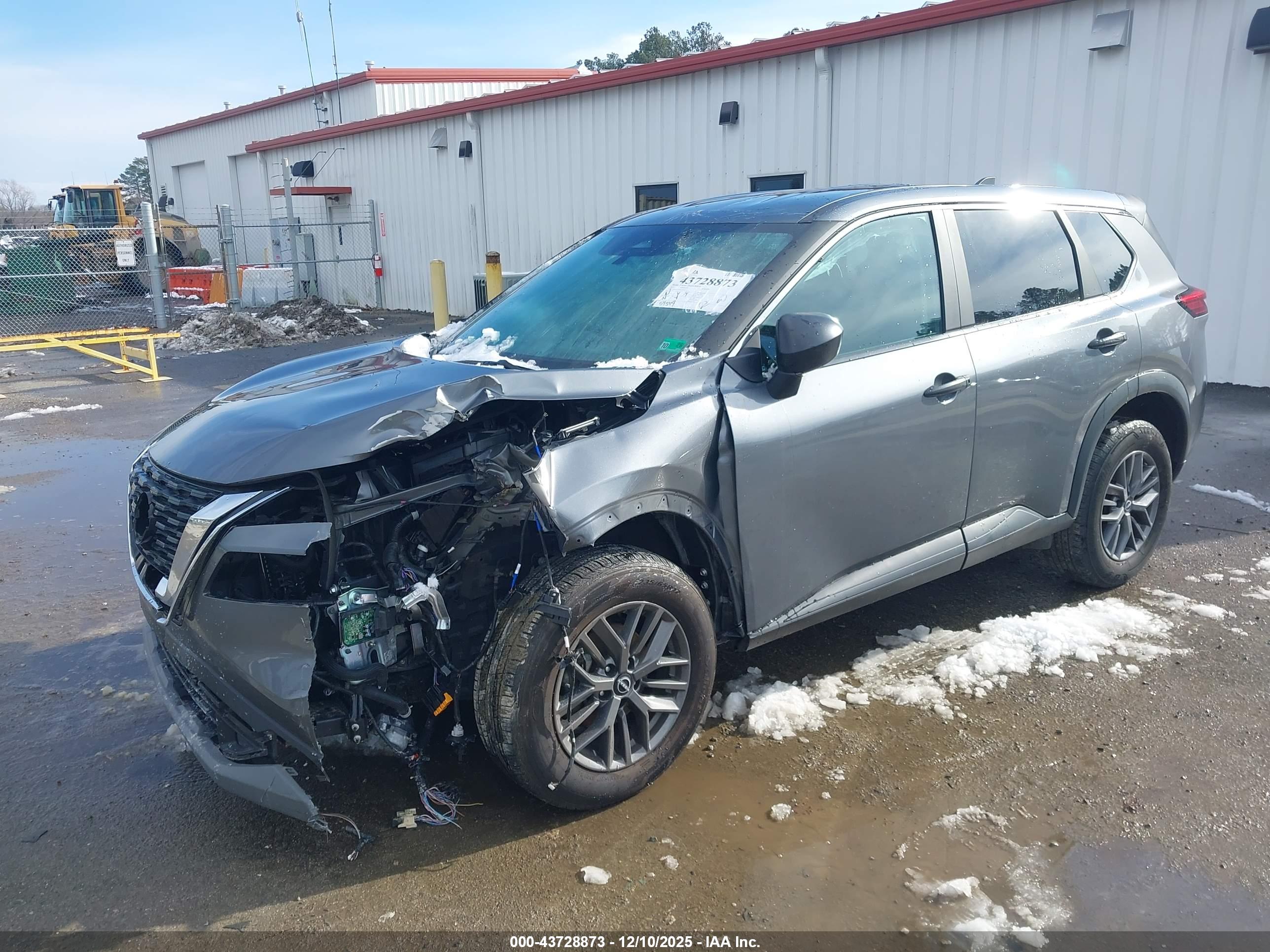 NISSAN ROGUE image 2