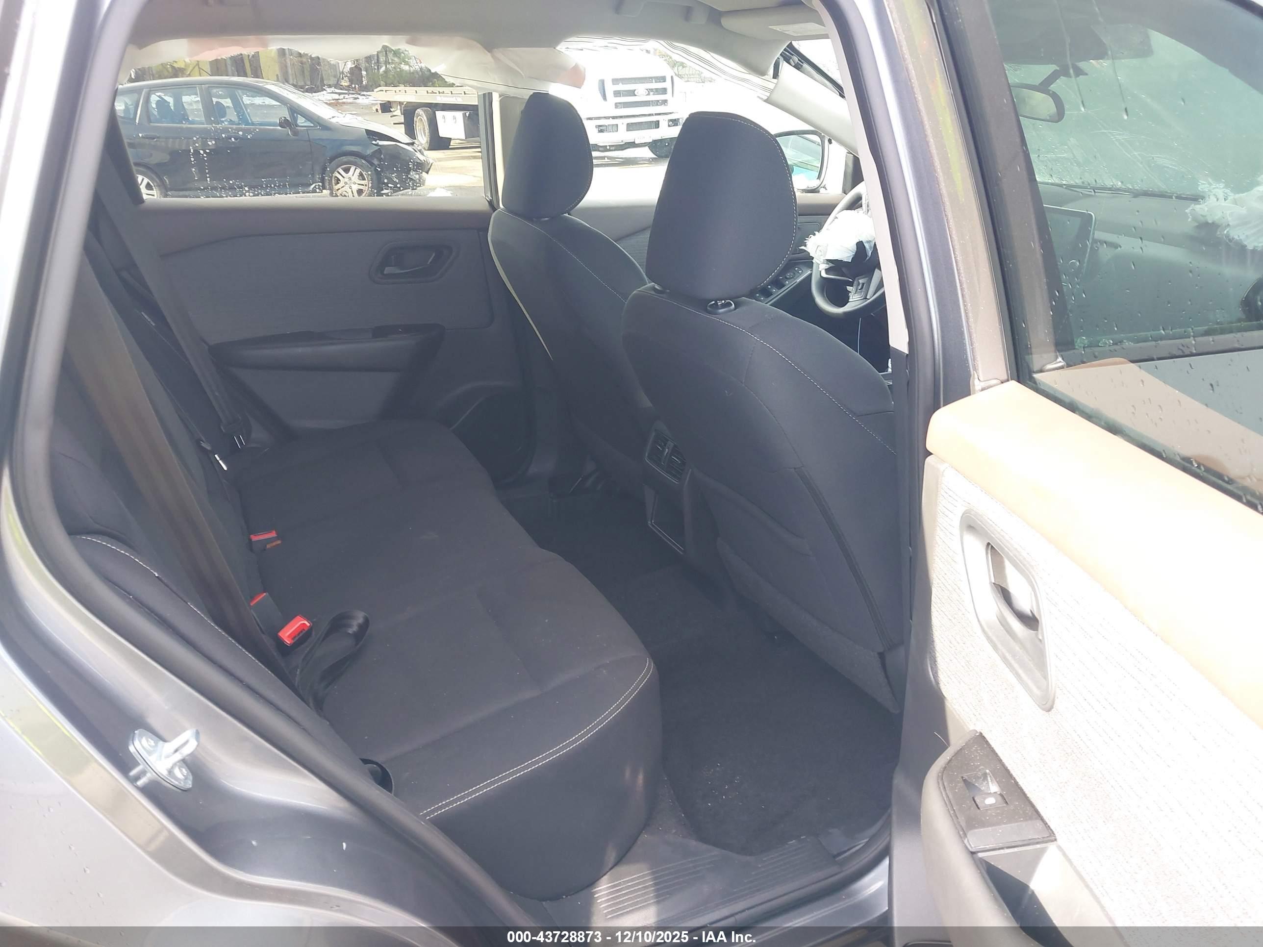 NISSAN ROGUE image 8