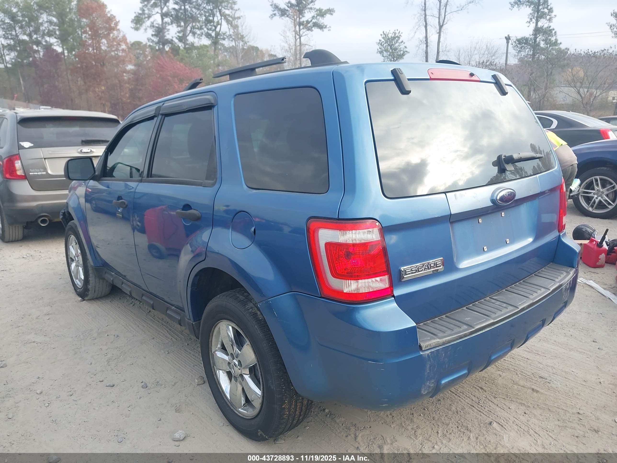 FORD ESCAPE image 3