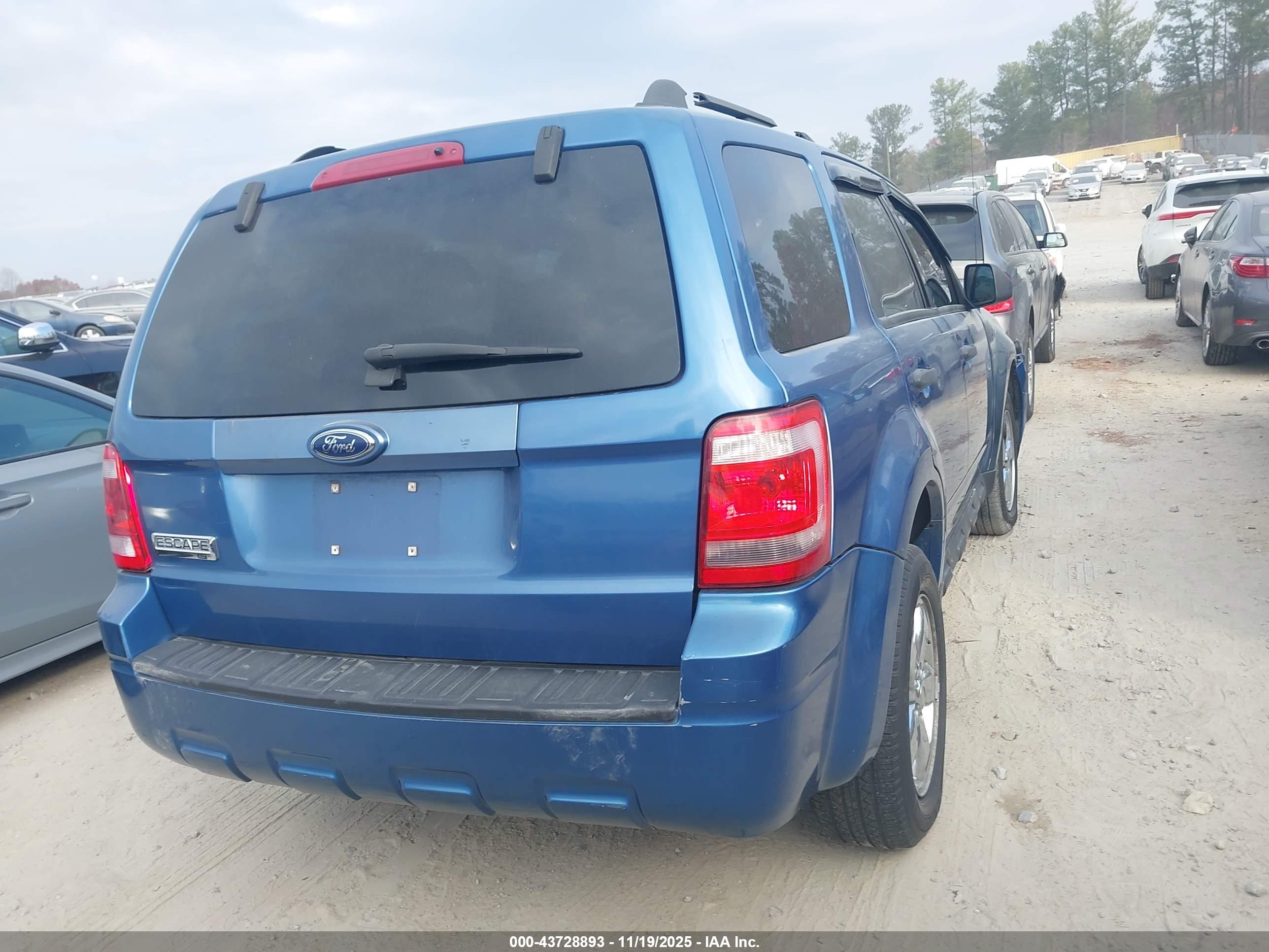 FORD ESCAPE image 4