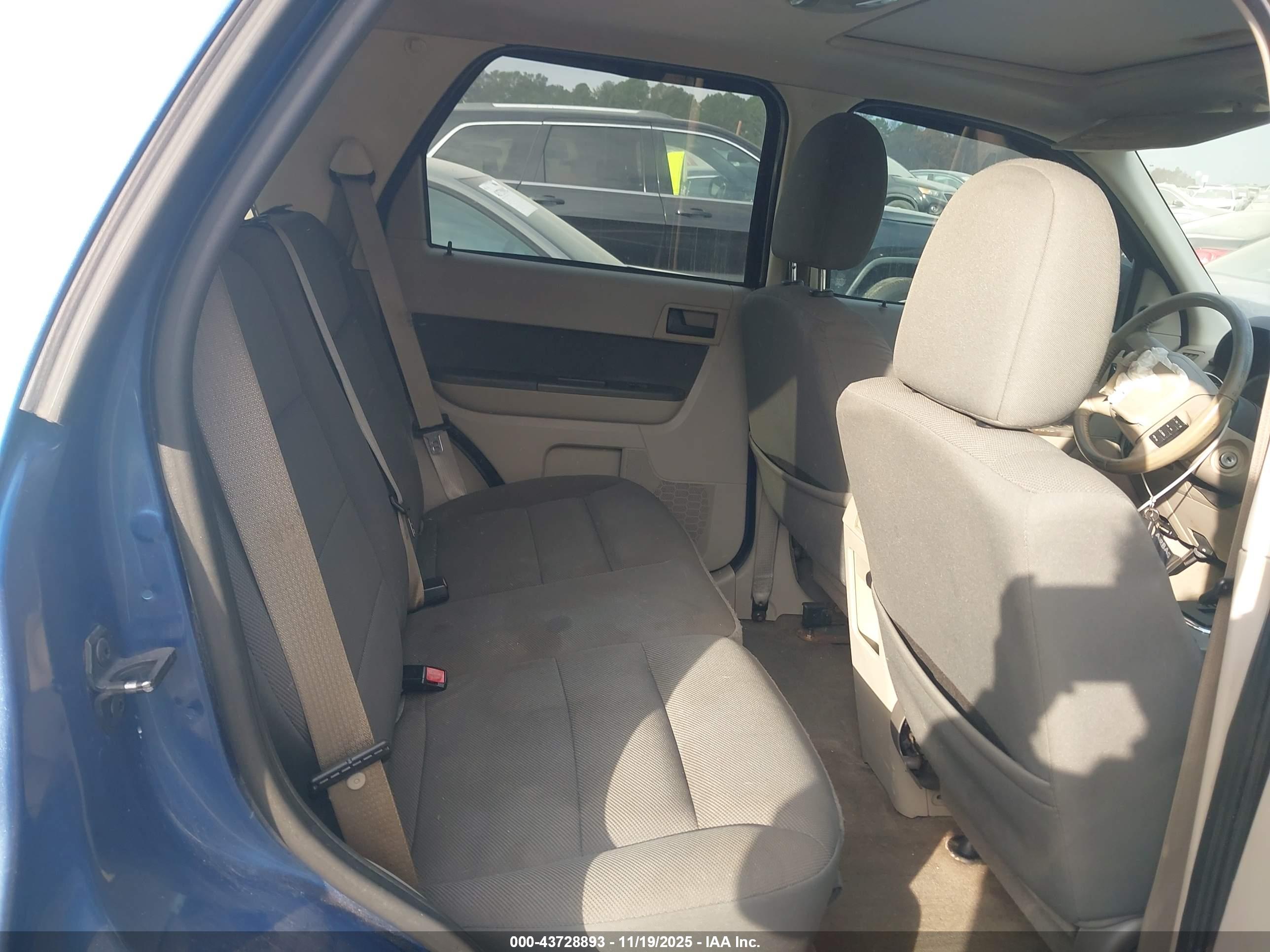 FORD ESCAPE image 8