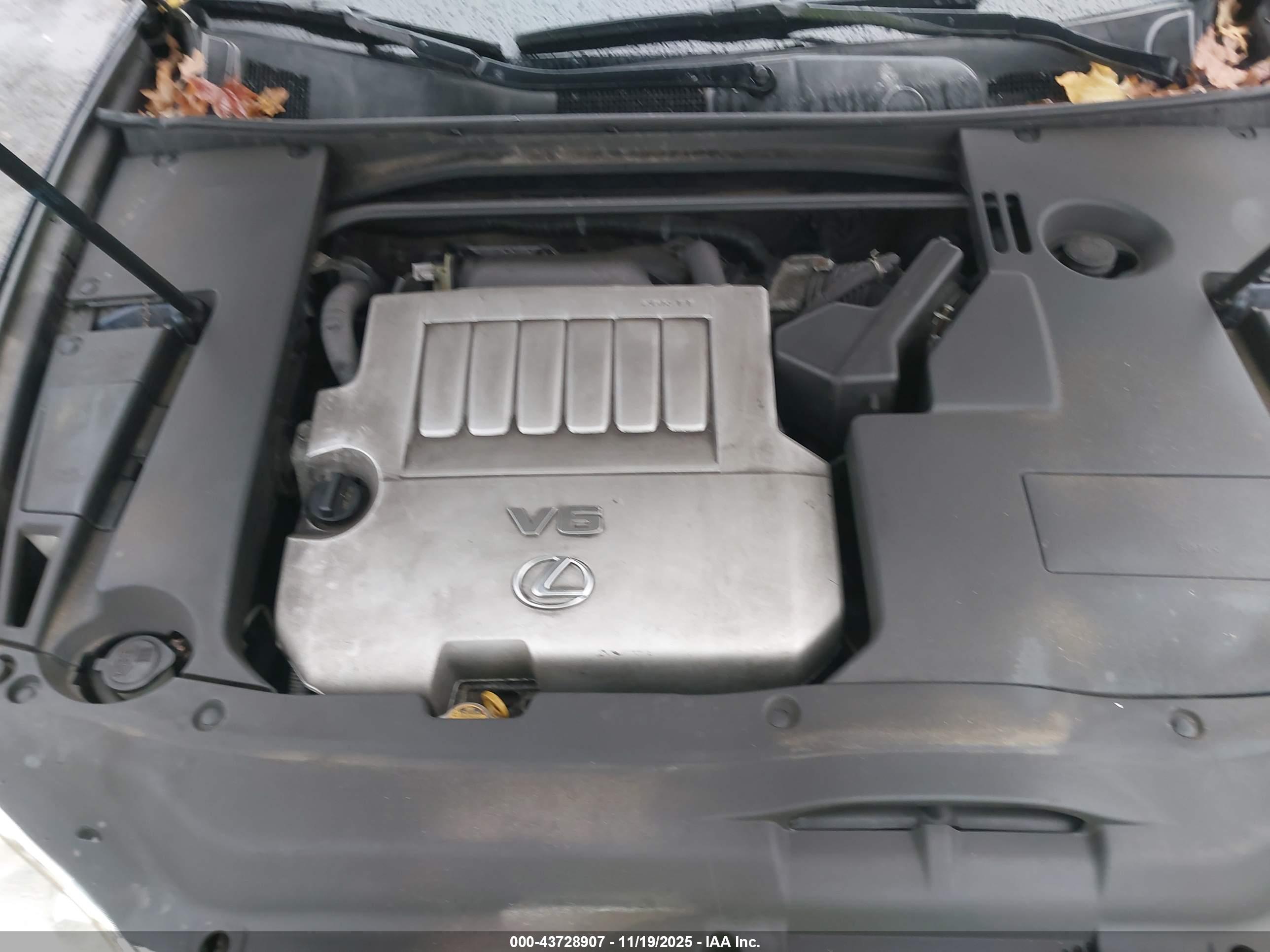 LEXUS ES image 10