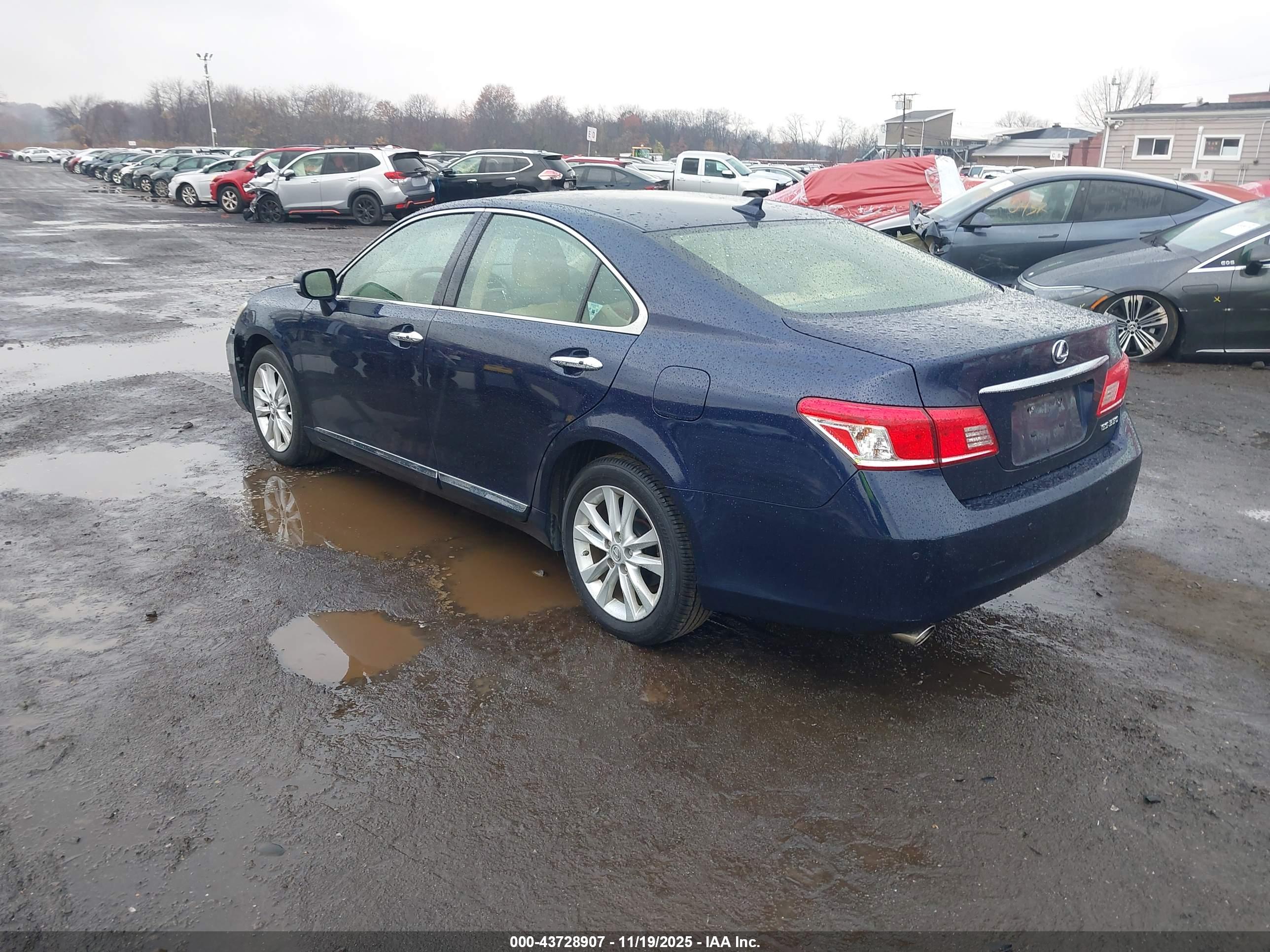 LEXUS ES image 3
