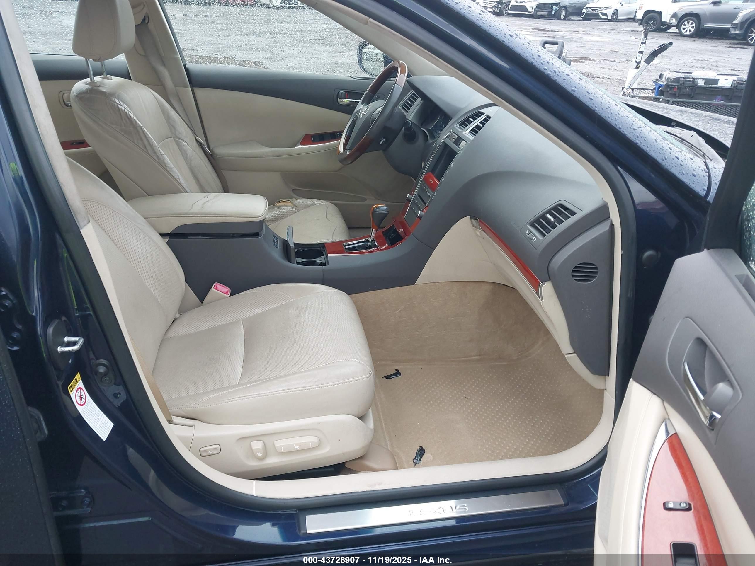 LEXUS ES image 5