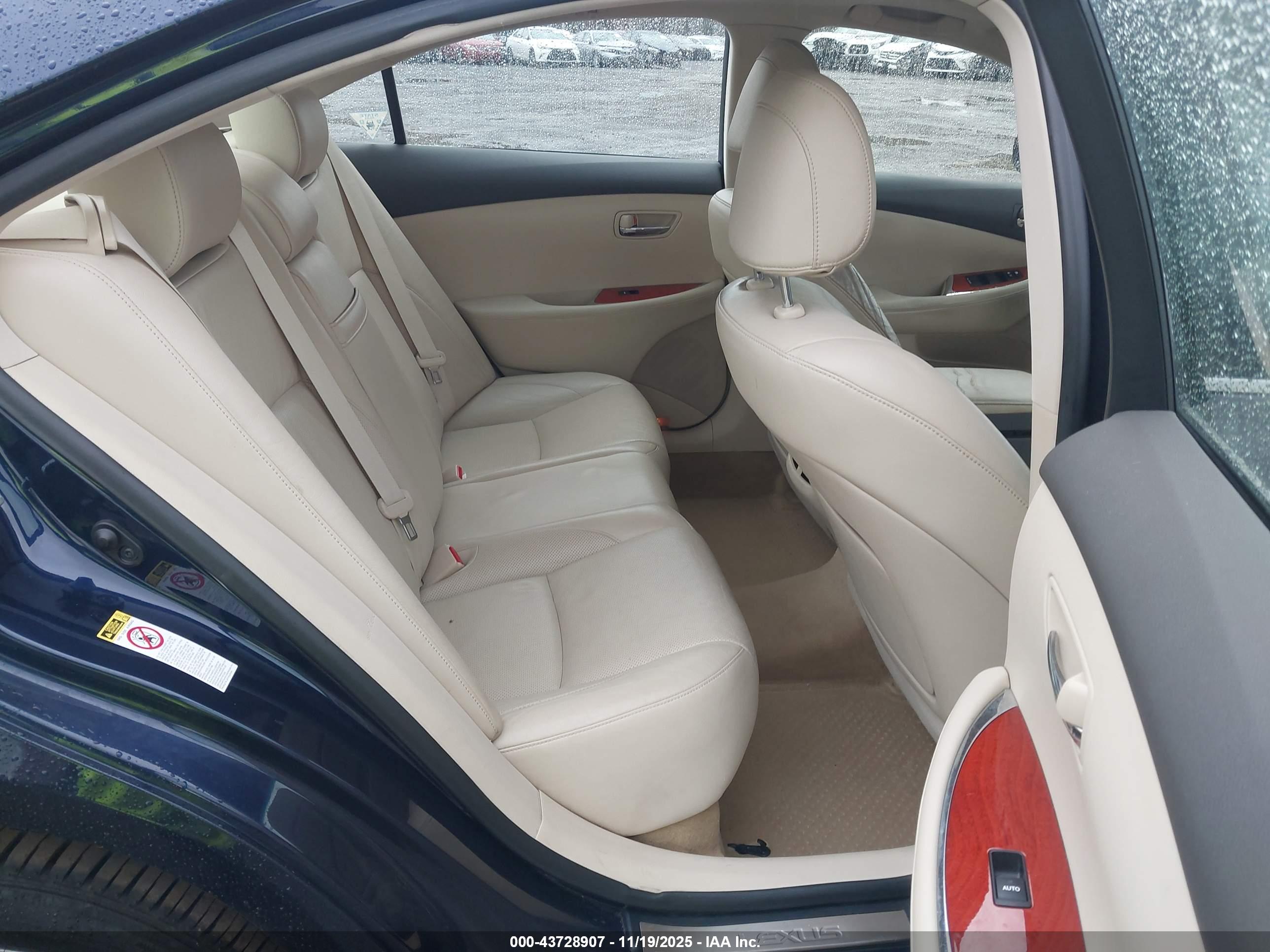 LEXUS ES image 8