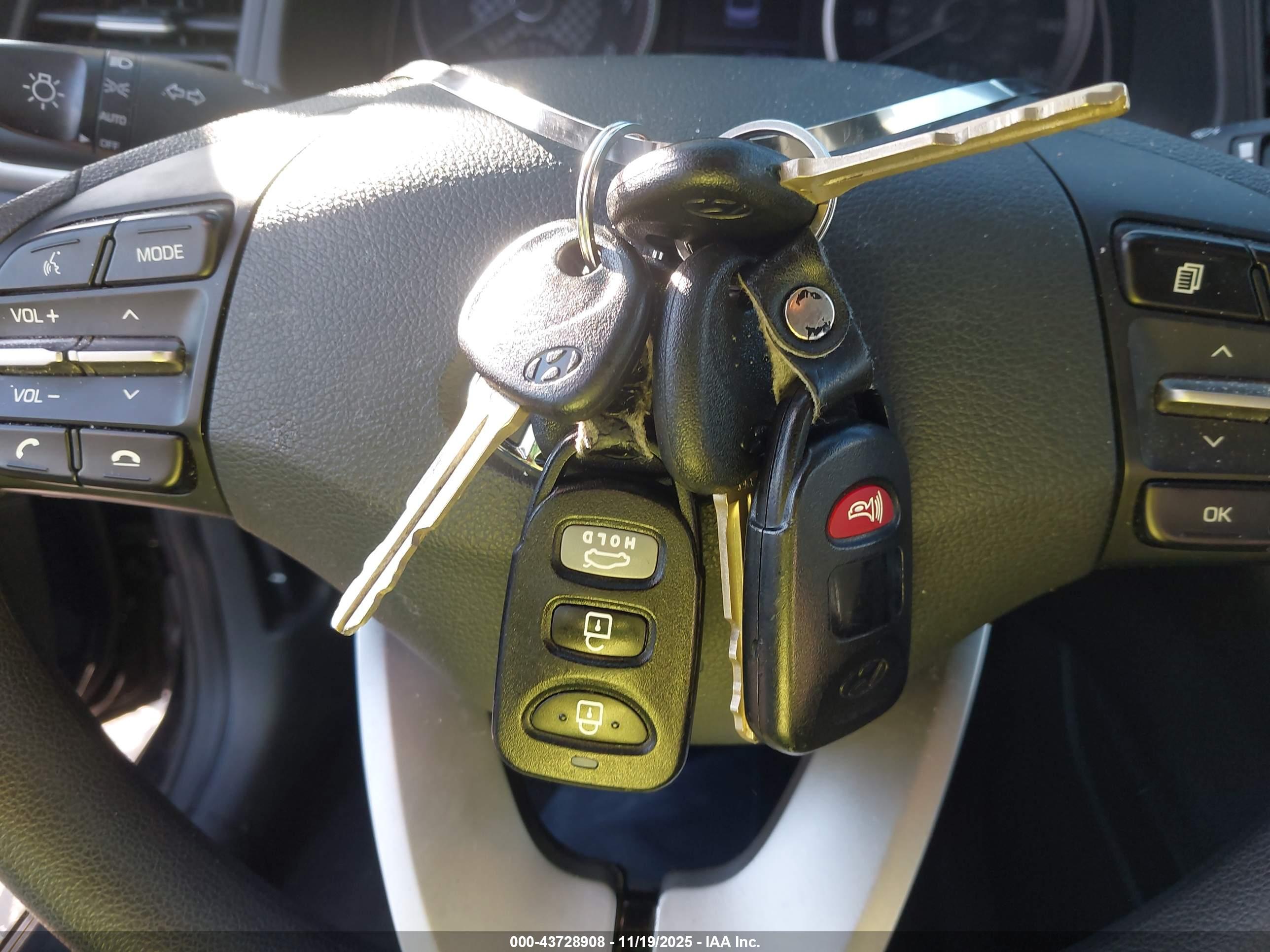 HYUNDAI ELANTRA image 11