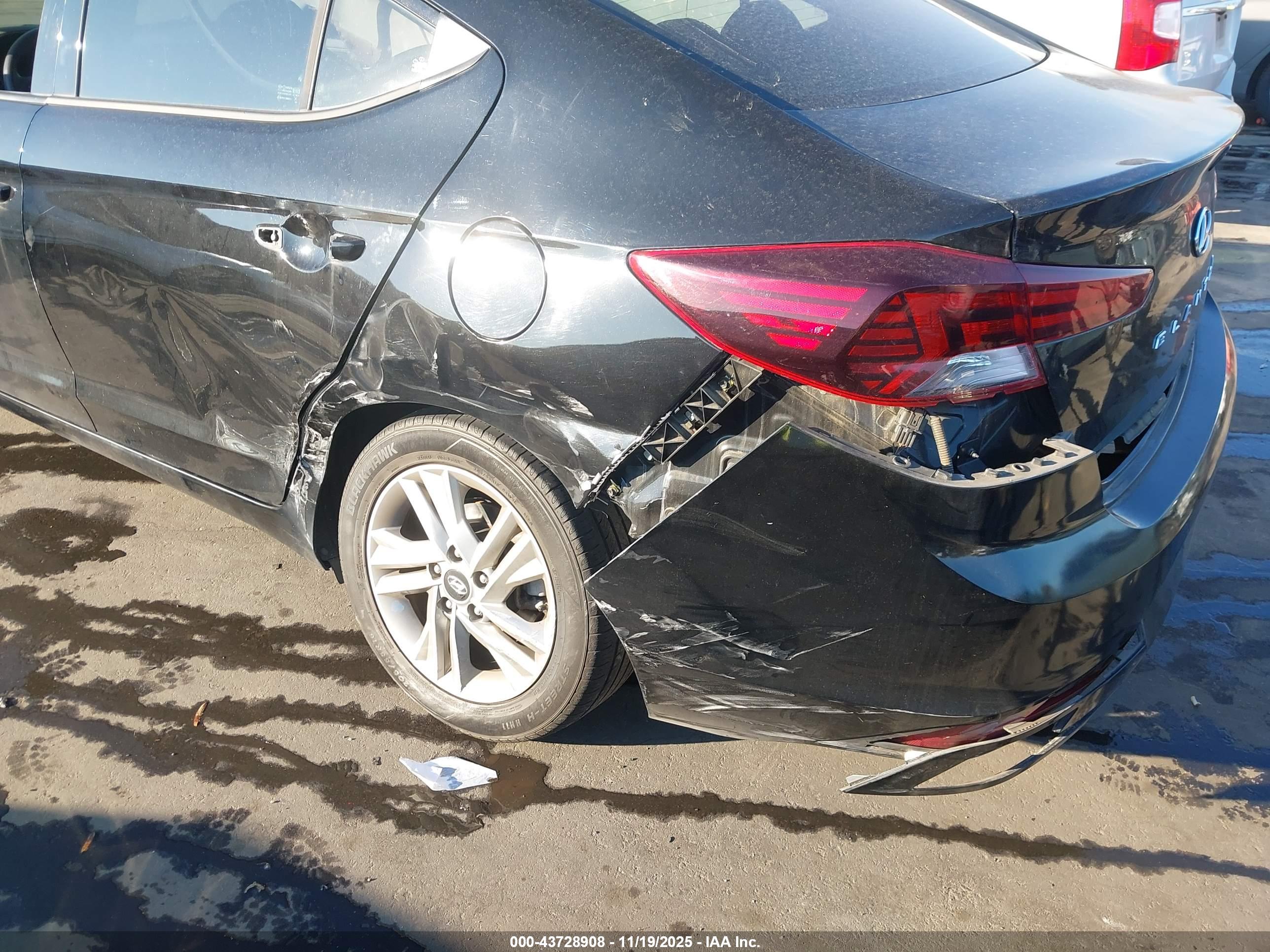 HYUNDAI ELANTRA image 6