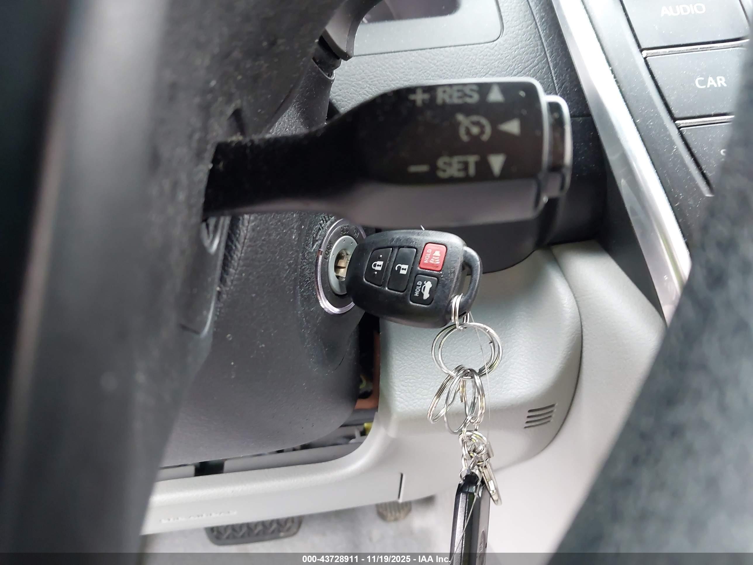 TOYOTA CAMRY image 11