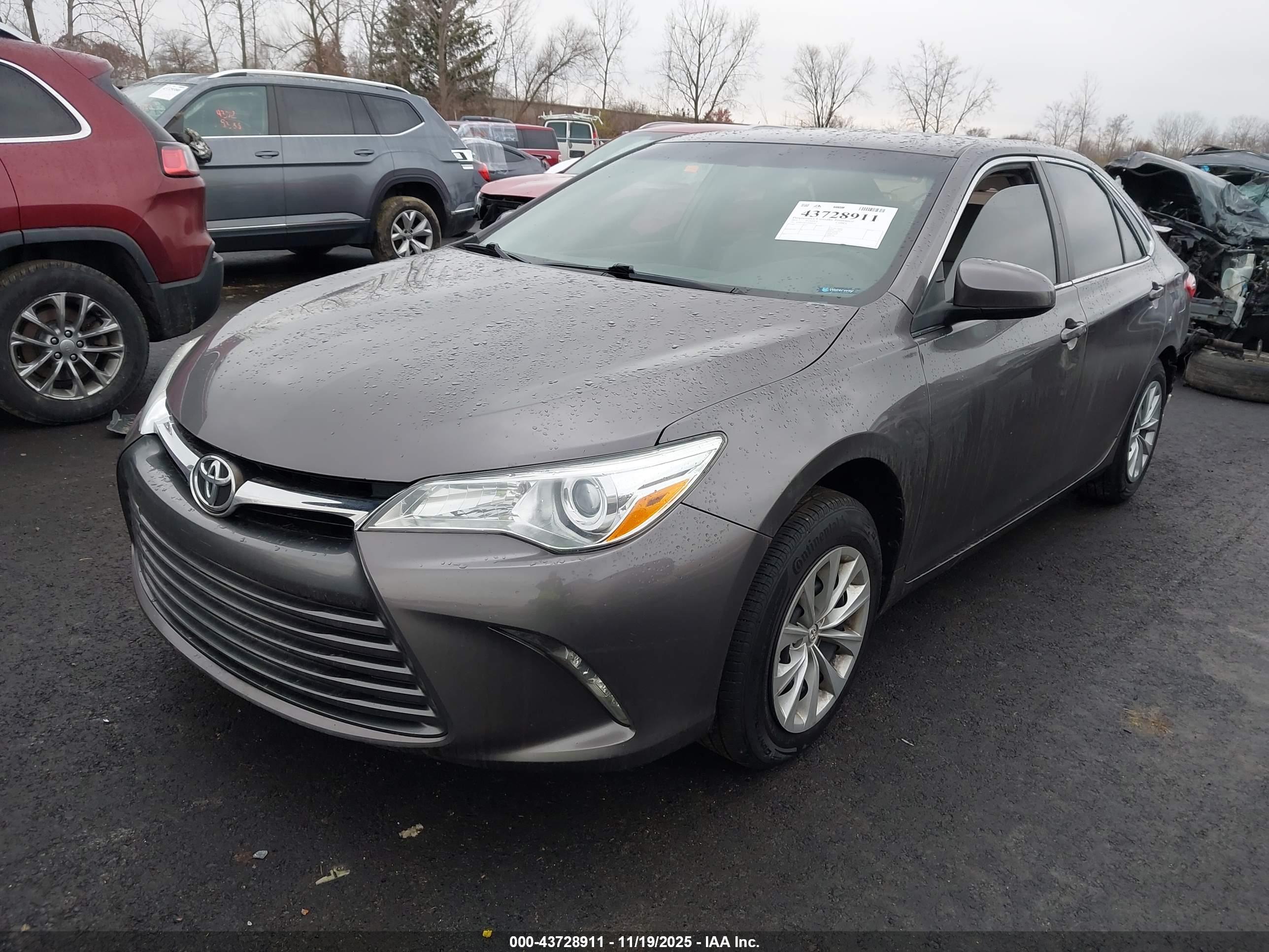 TOYOTA CAMRY image 2