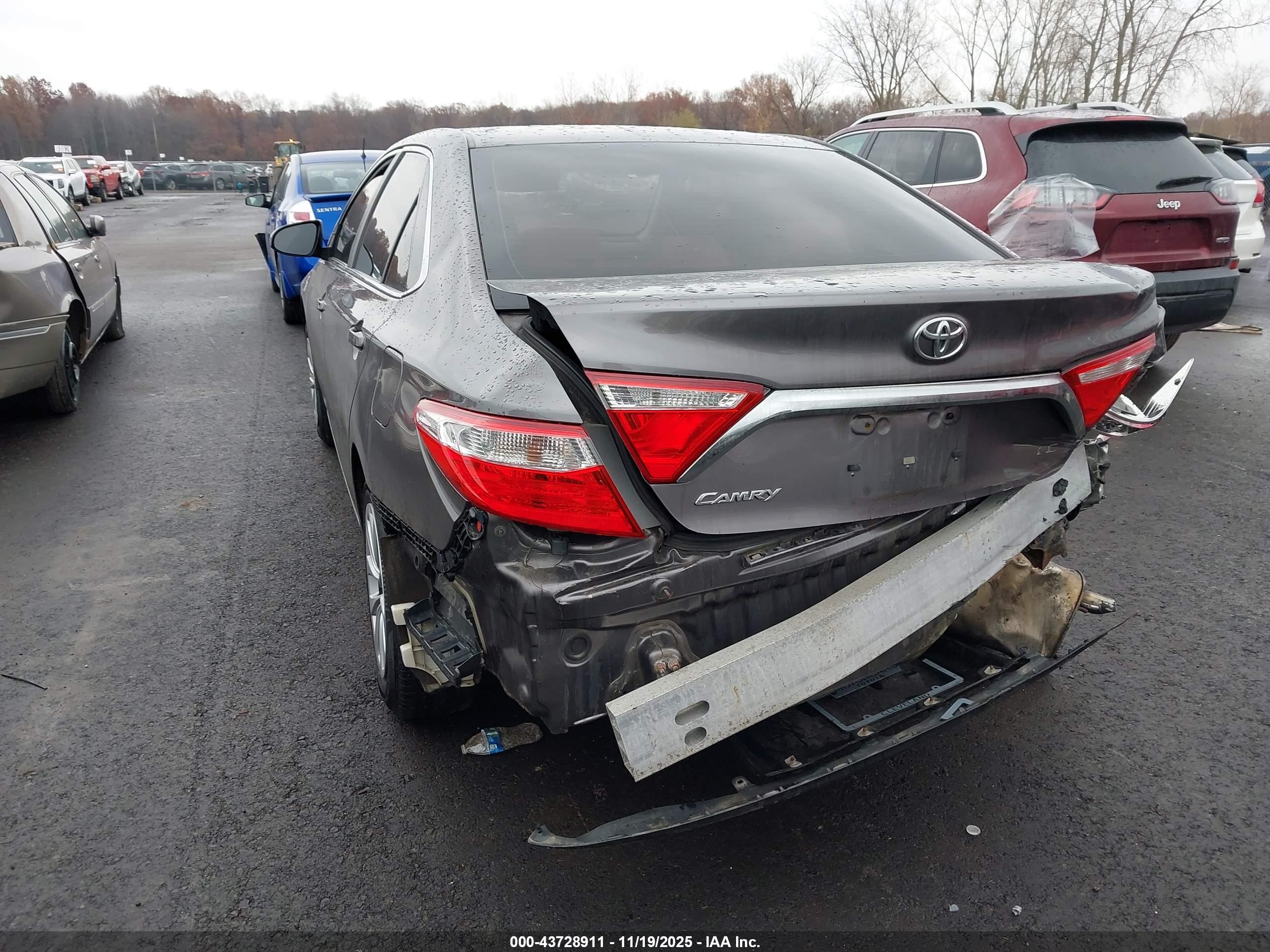 TOYOTA CAMRY image 3