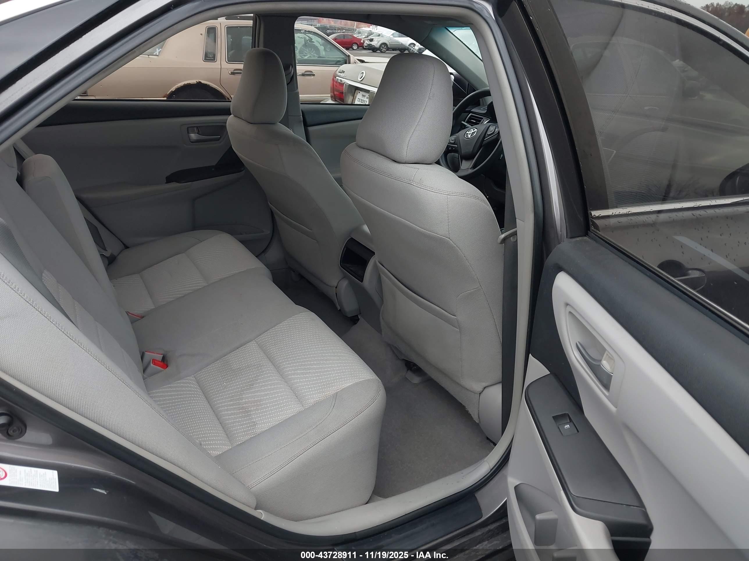 TOYOTA CAMRY image 8