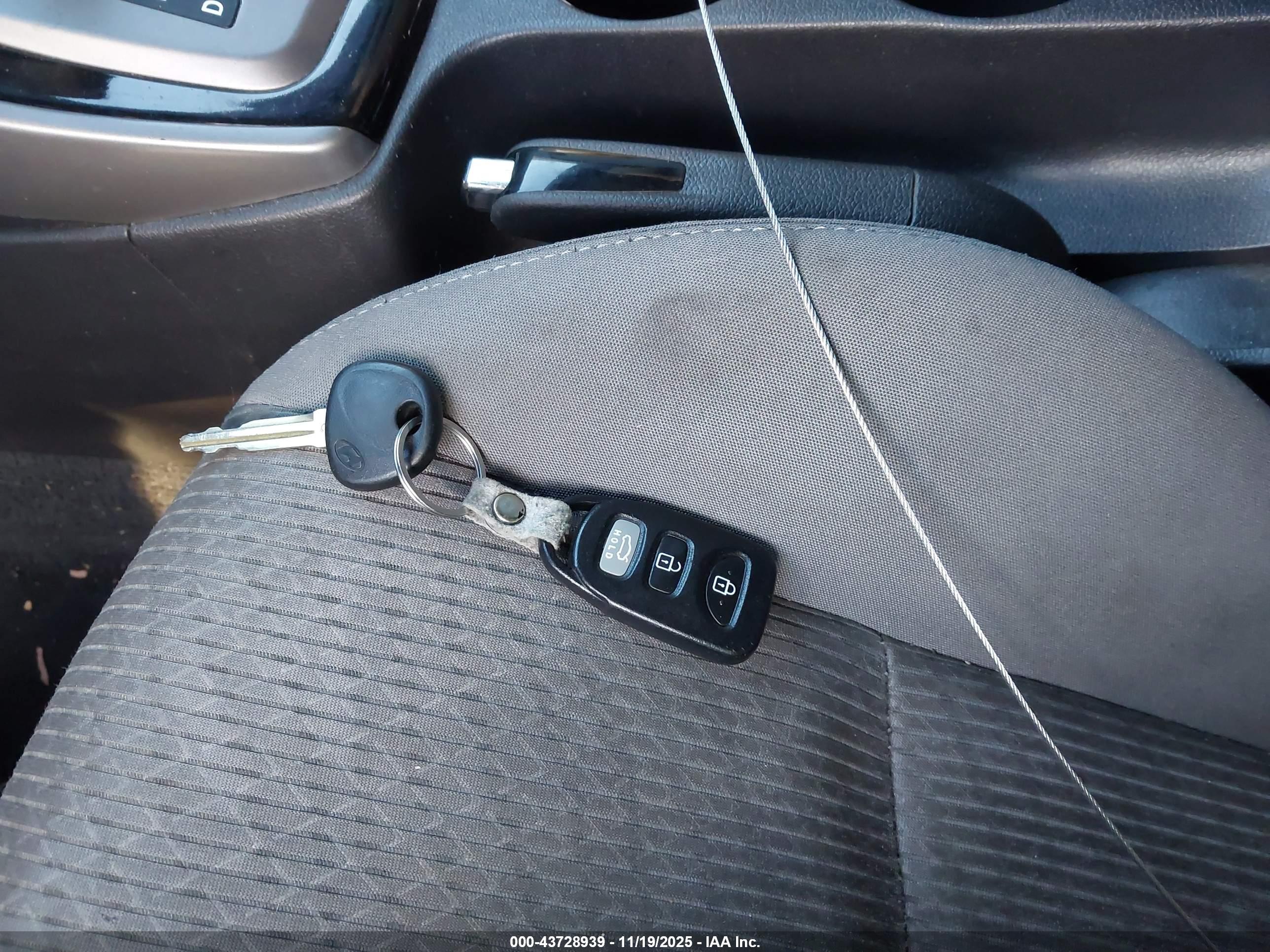 HYUNDAI ELANTRA image 11