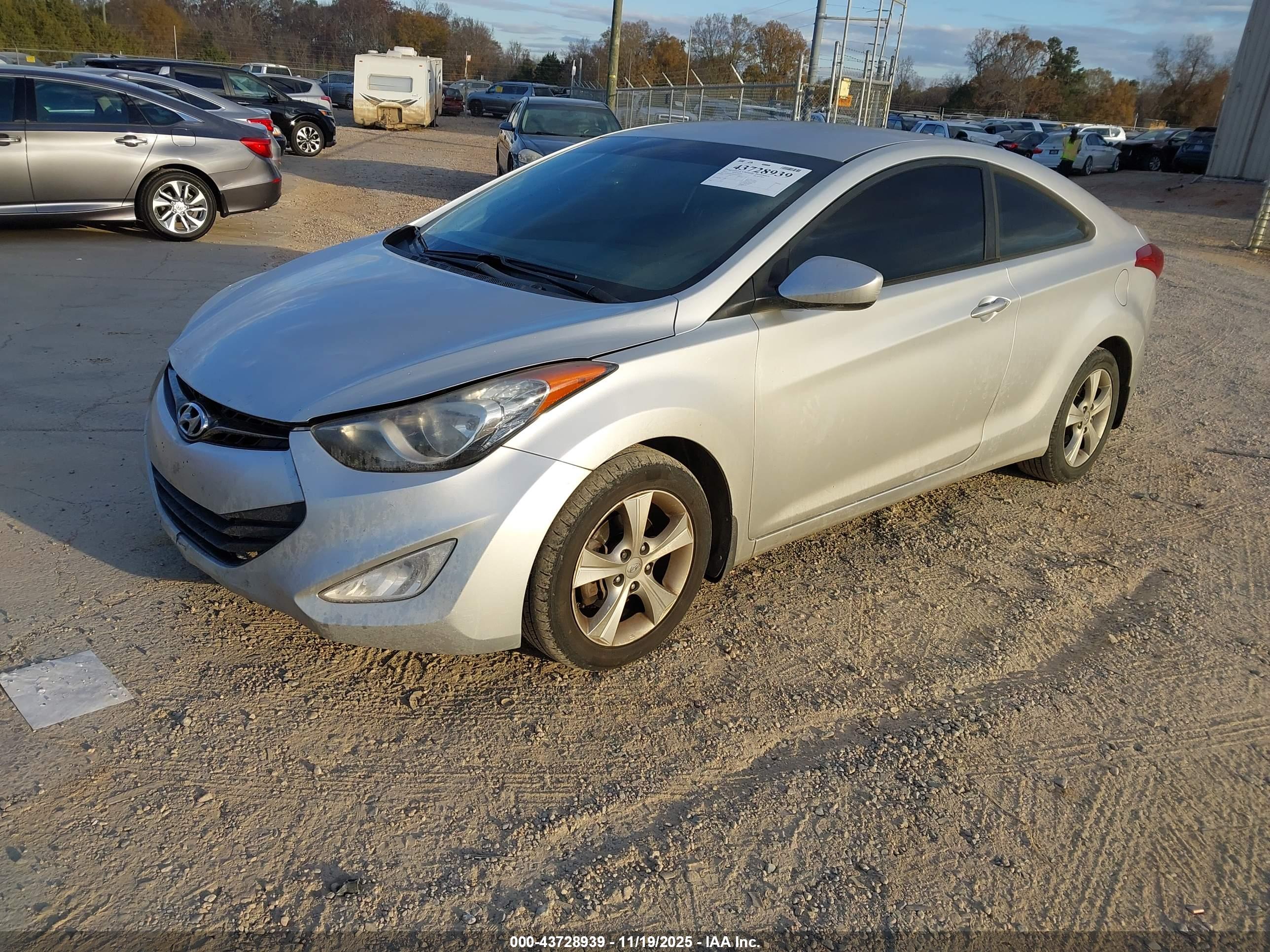 HYUNDAI ELANTRA image 2