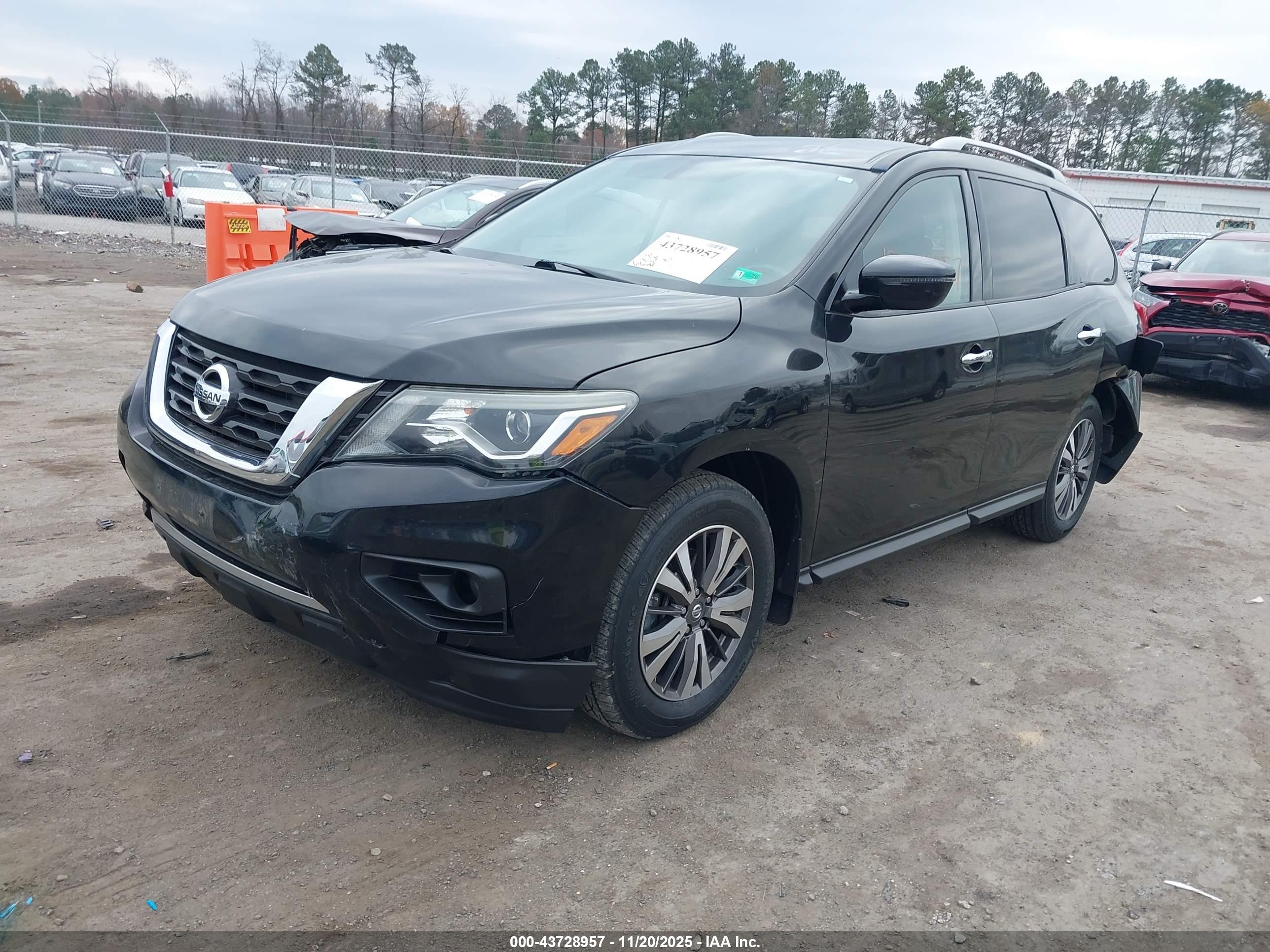 NISSAN PATHFINDER image 2