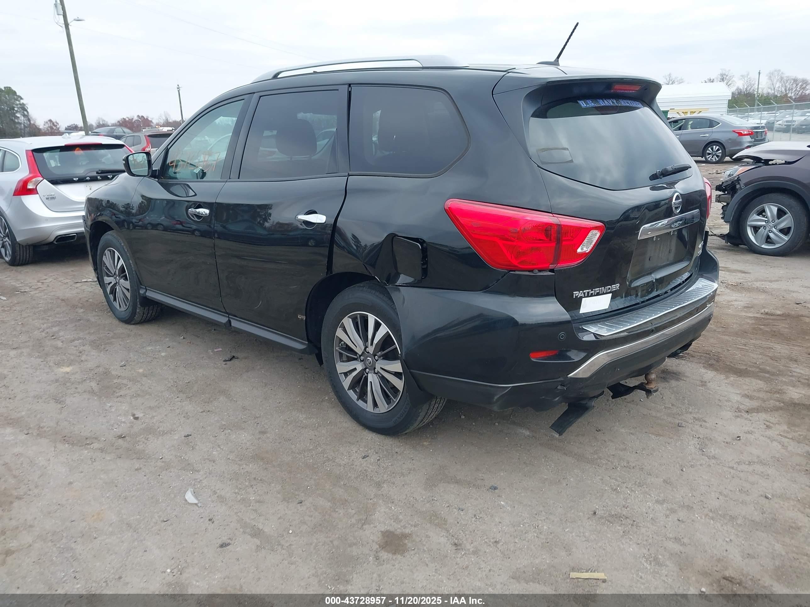 NISSAN PATHFINDER image 3
