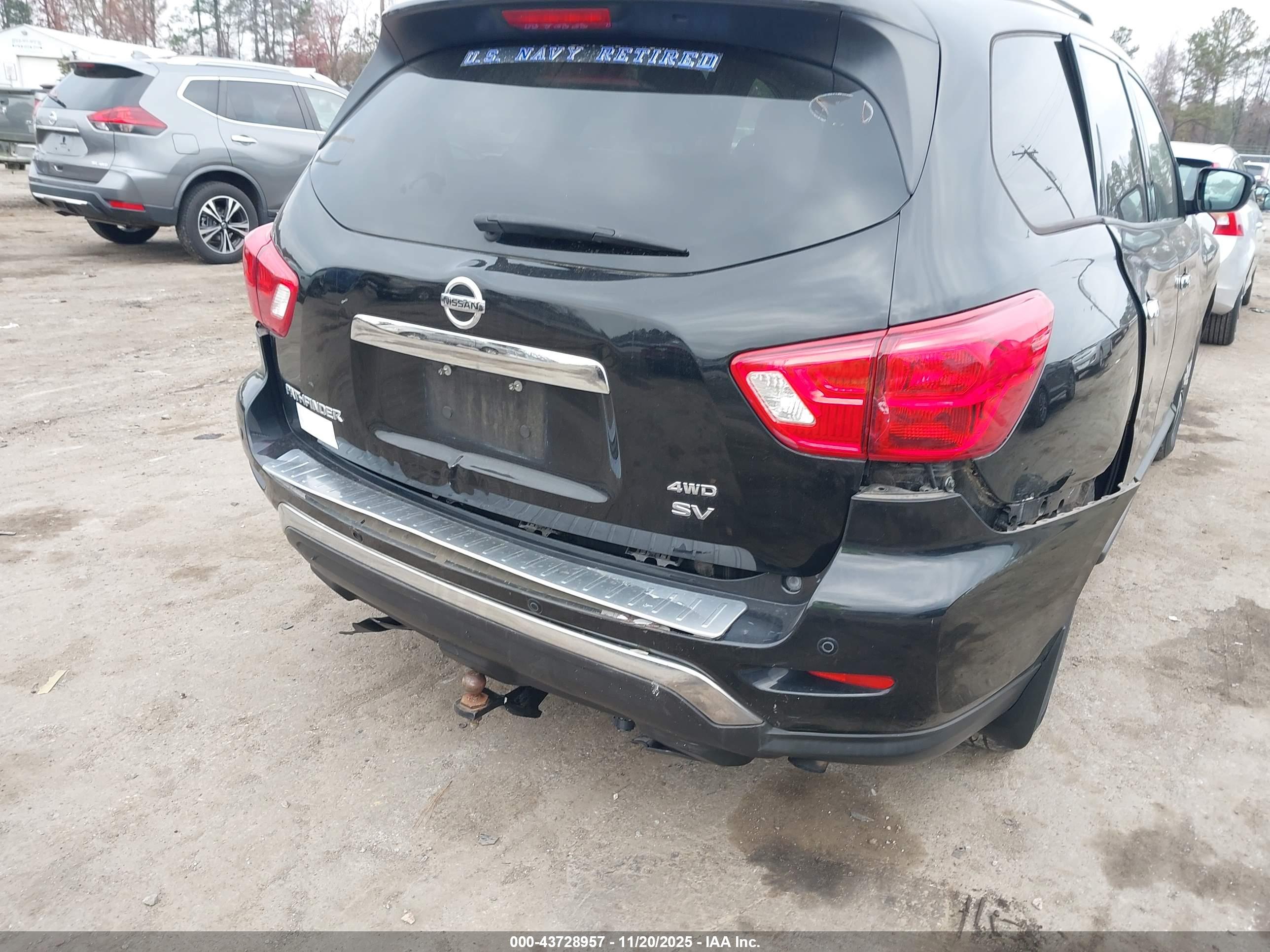 NISSAN PATHFINDER image 6