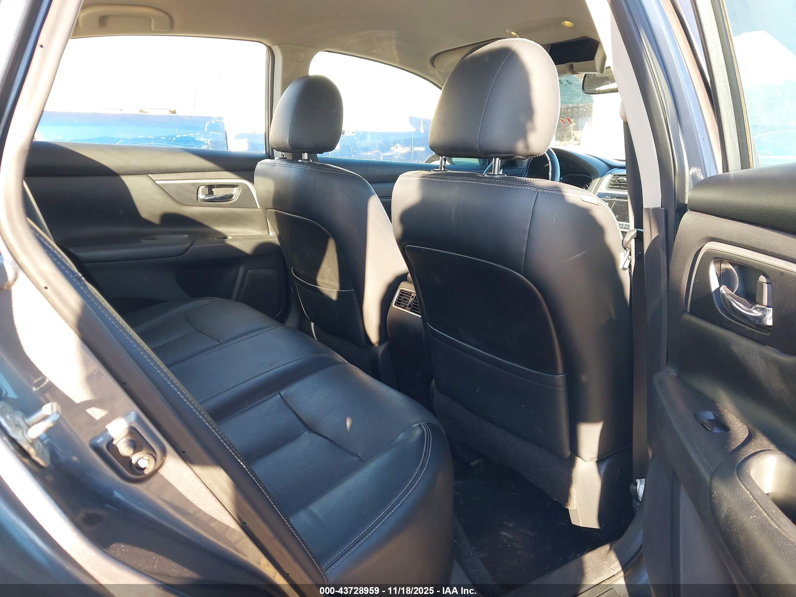 NISSAN ALTIMA image 8
