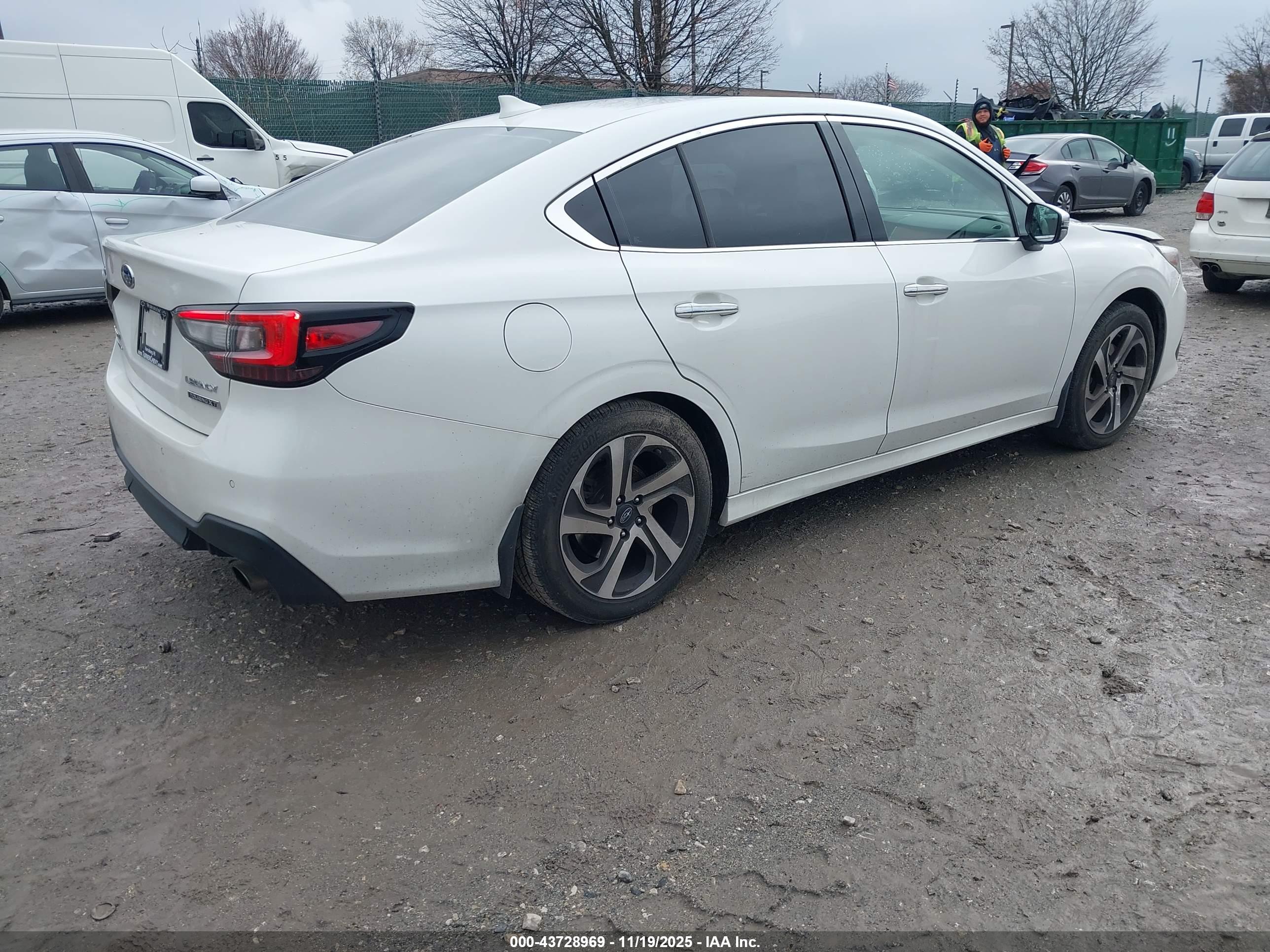 SUBARU LEGACY image 4