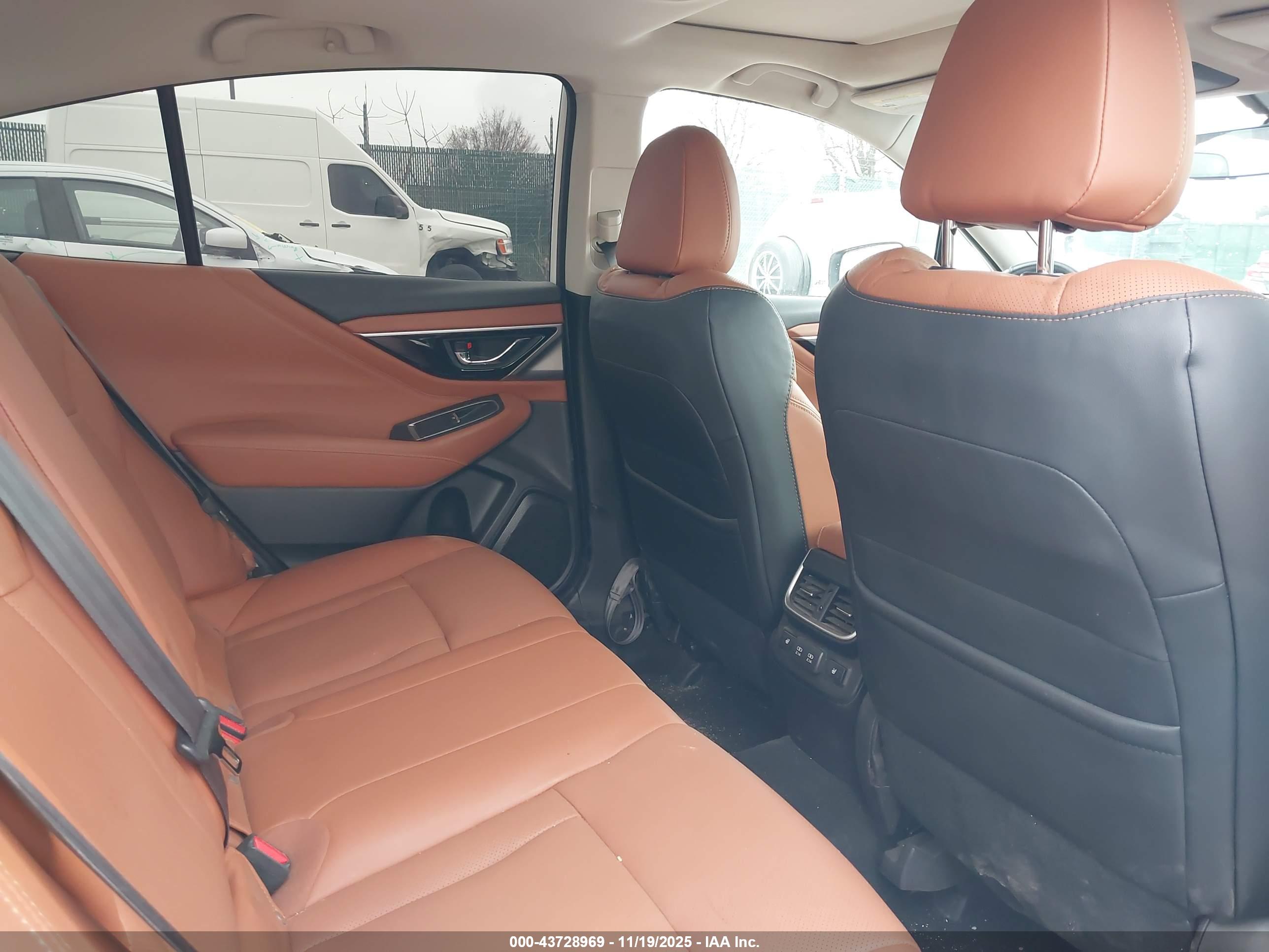 SUBARU LEGACY image 8