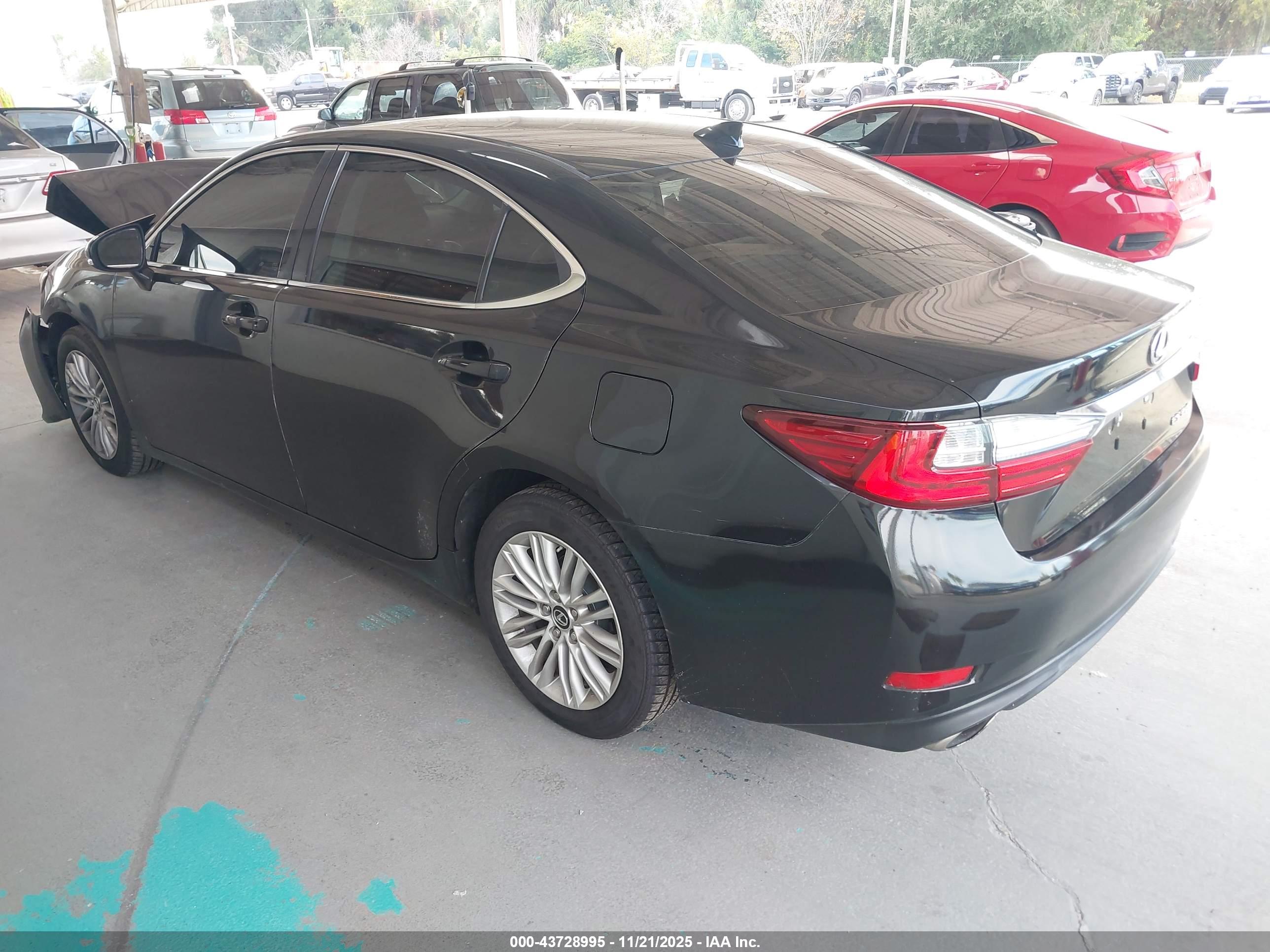 LEXUS ES image 3