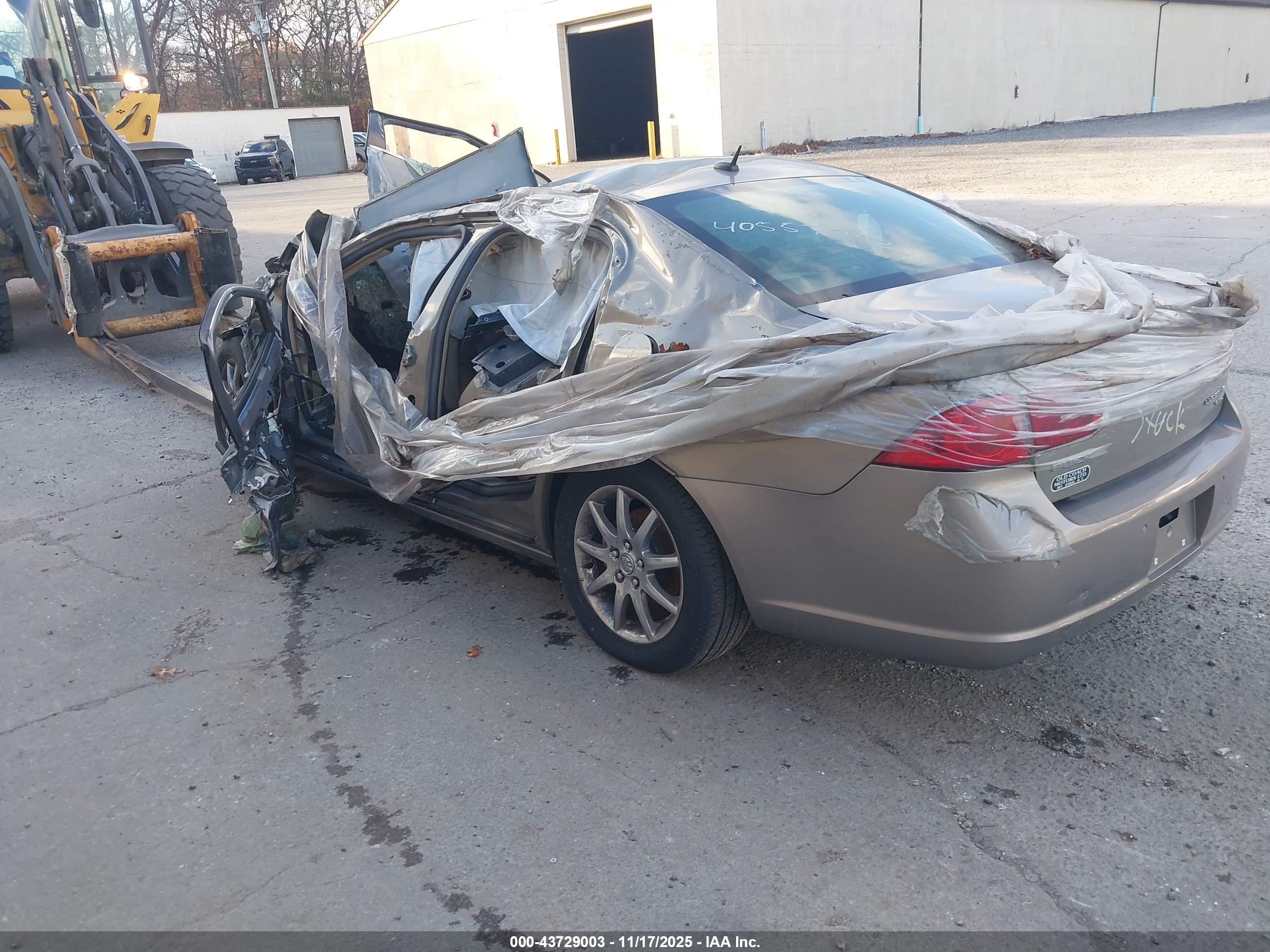 BUICK LUCERNE image 3