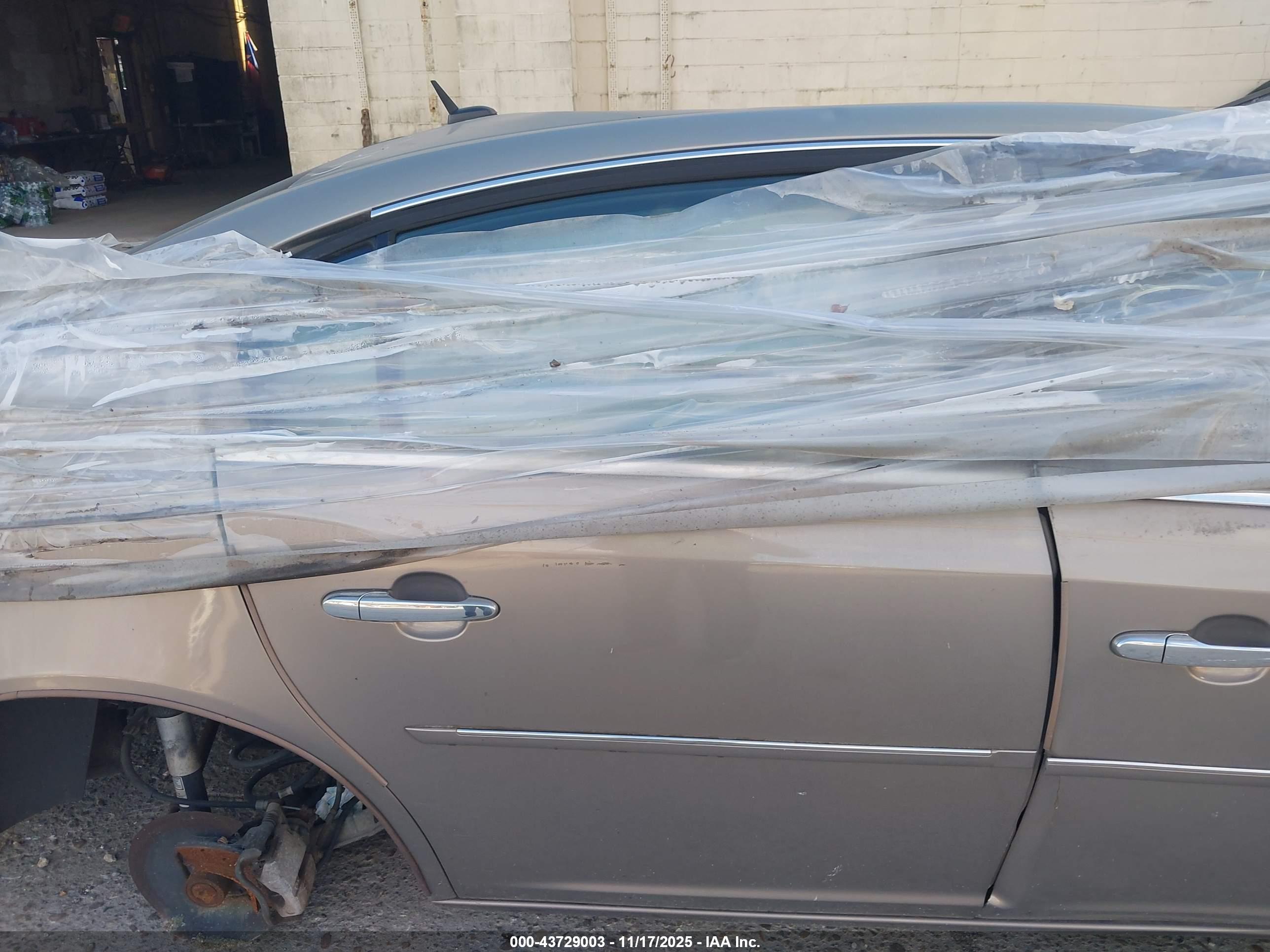 BUICK LUCERNE image 8