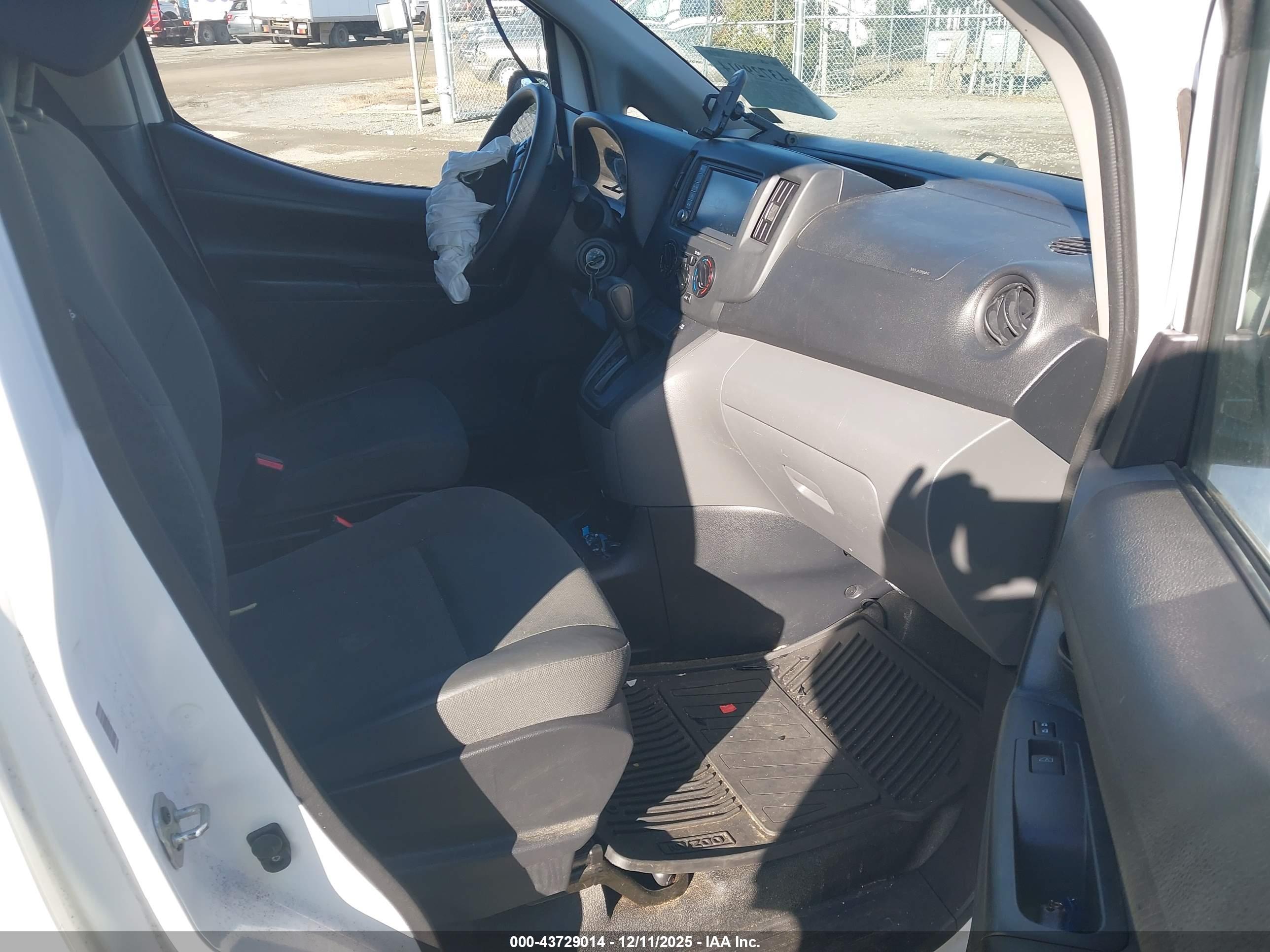 NISSAN NV200 image 5
