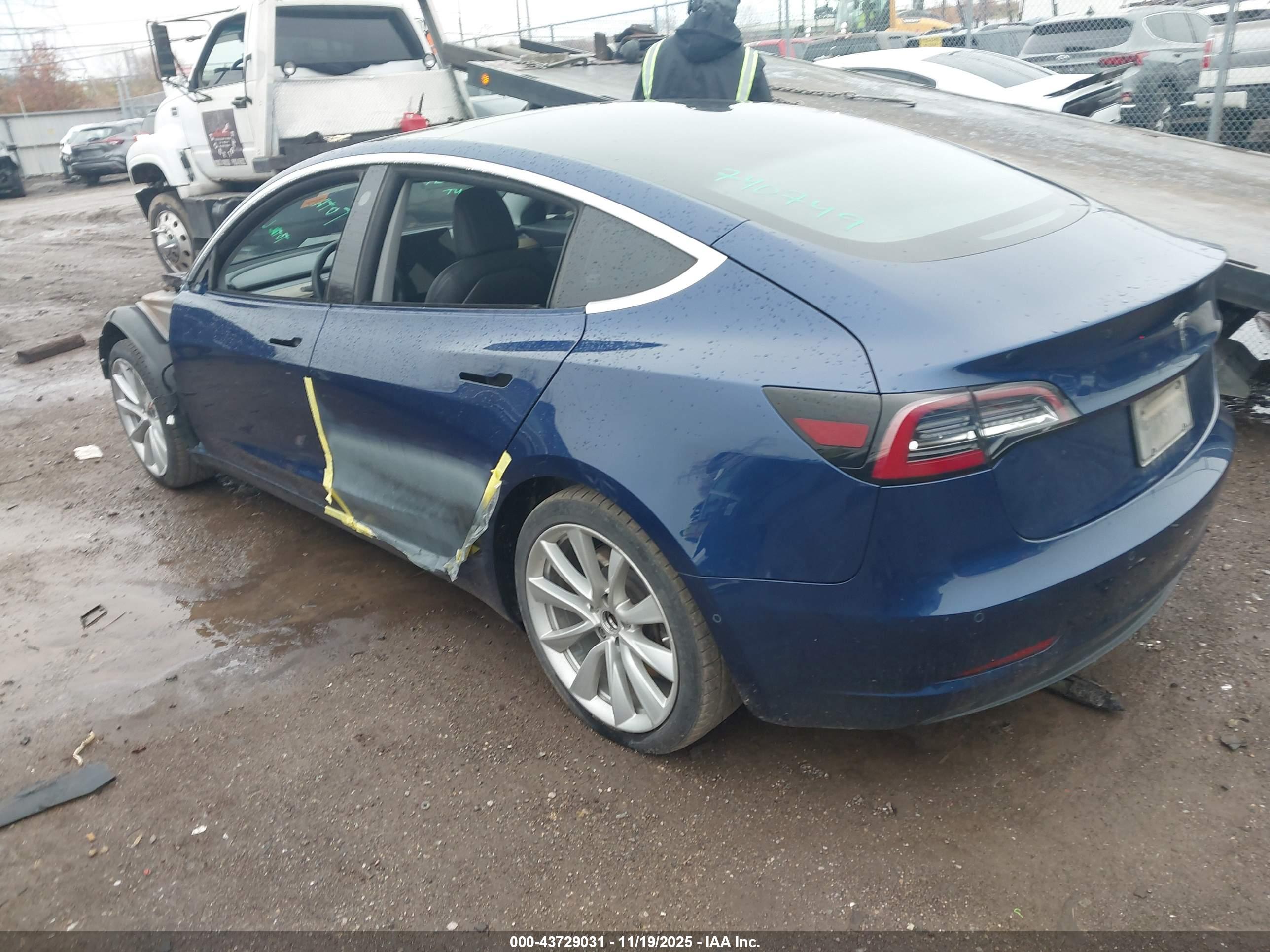TESLA MODEL image 3