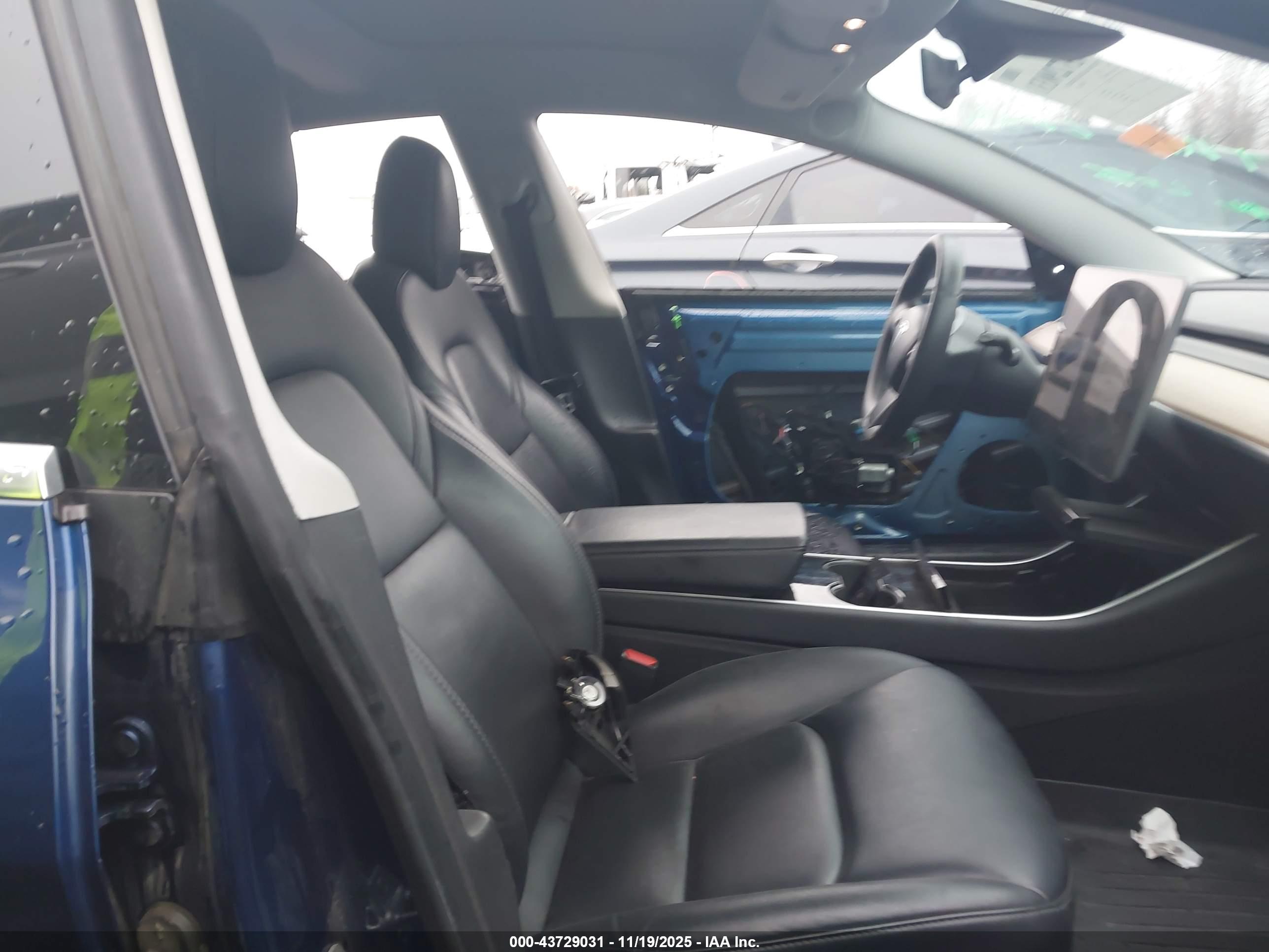 TESLA MODEL image 5