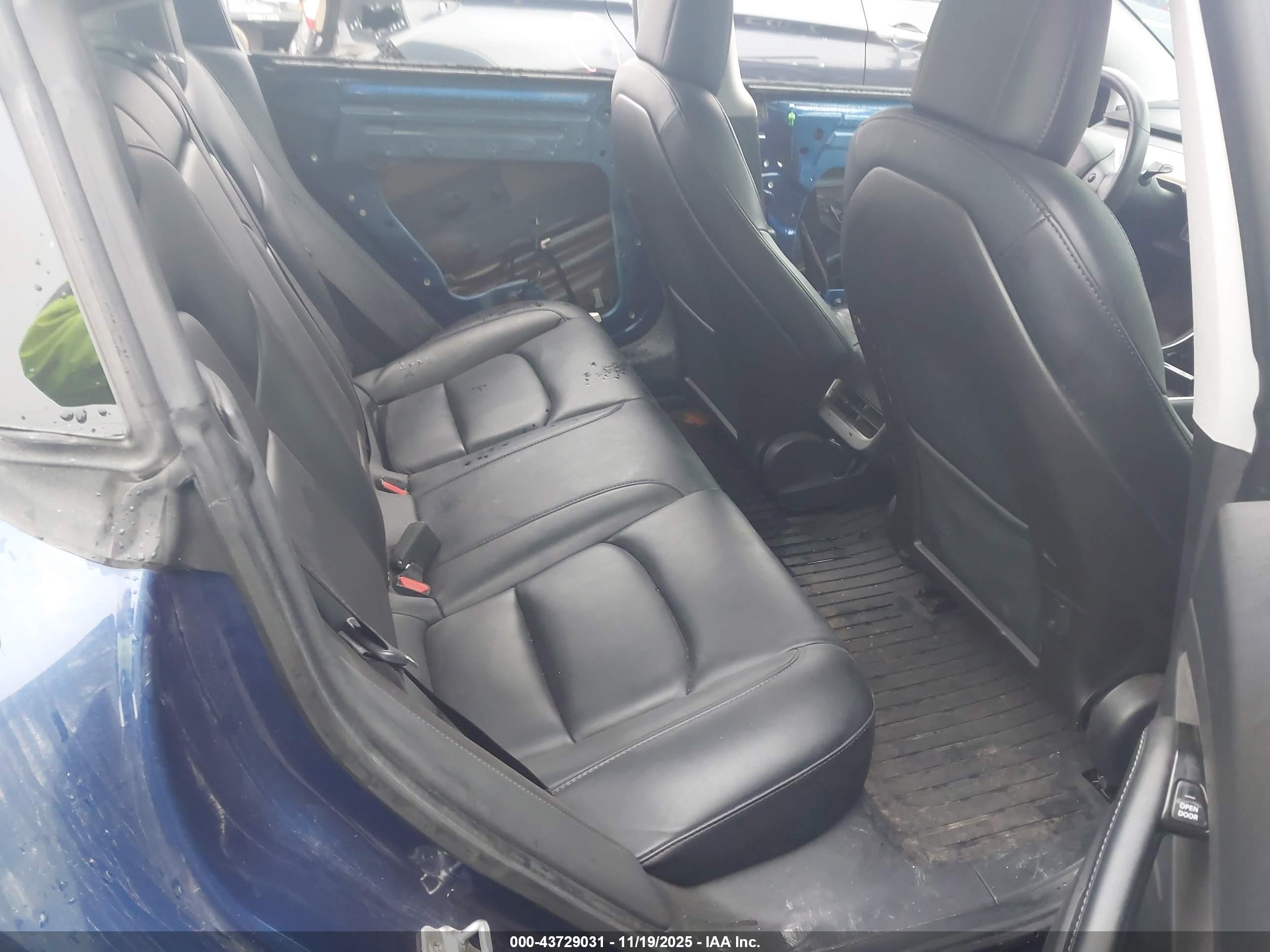 TESLA MODEL image 8
