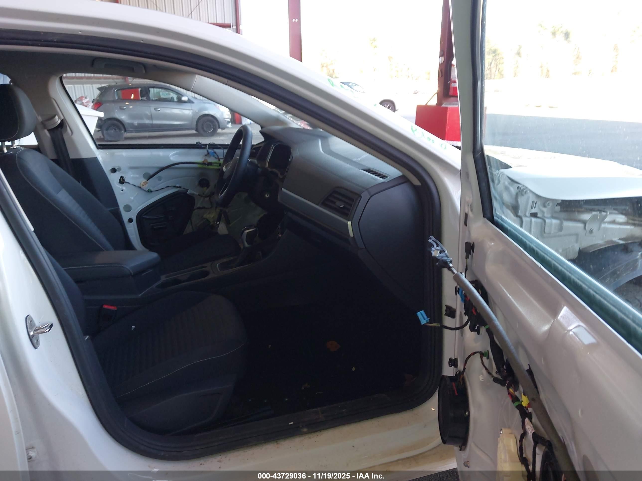 VOLKSWAGEN JETTA image 5