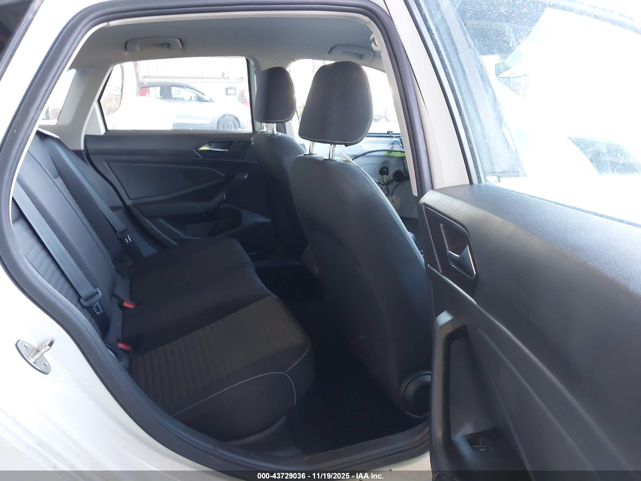VOLKSWAGEN JETTA image 8