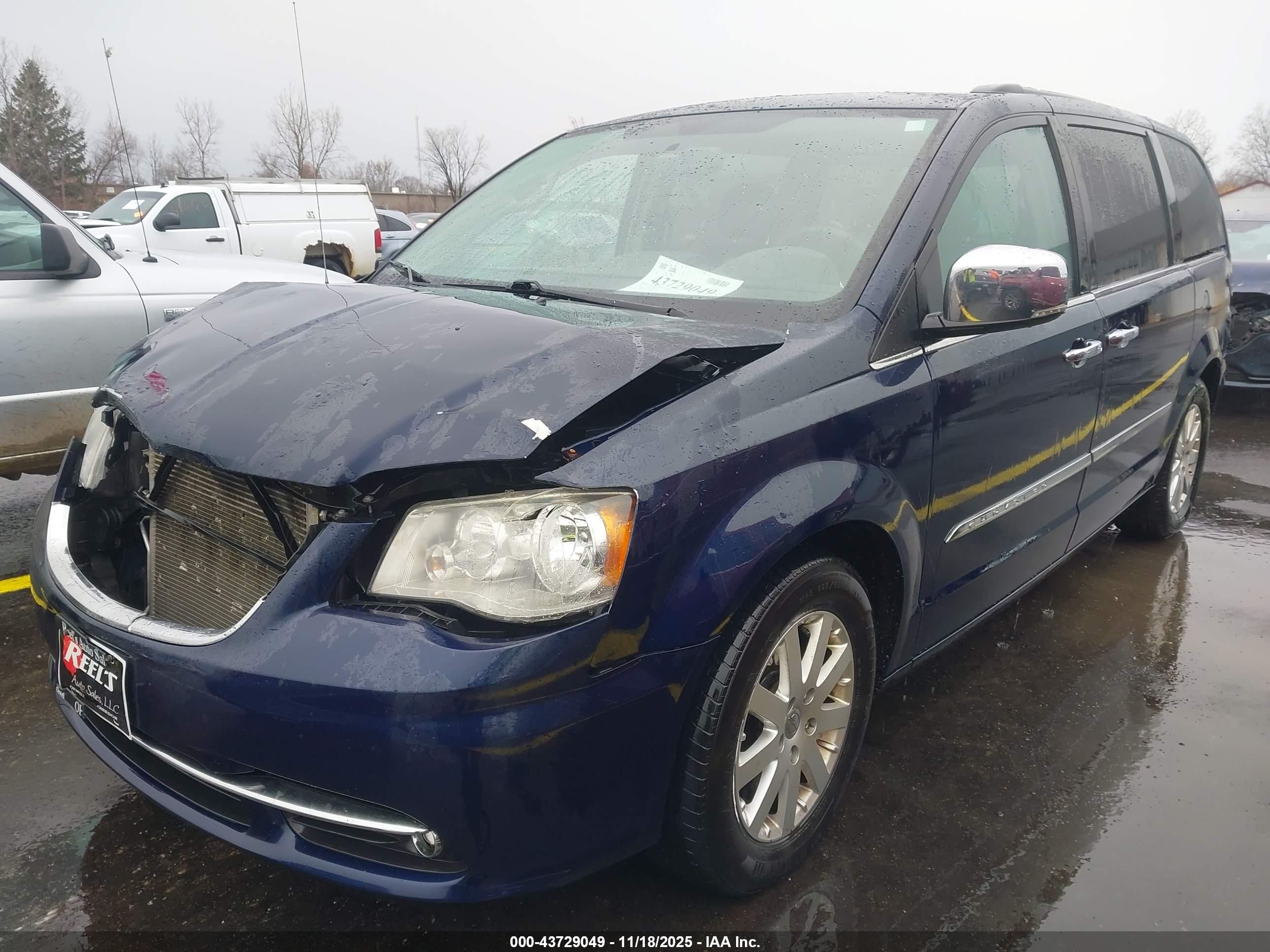 CHRYSLER TOWN image 2
