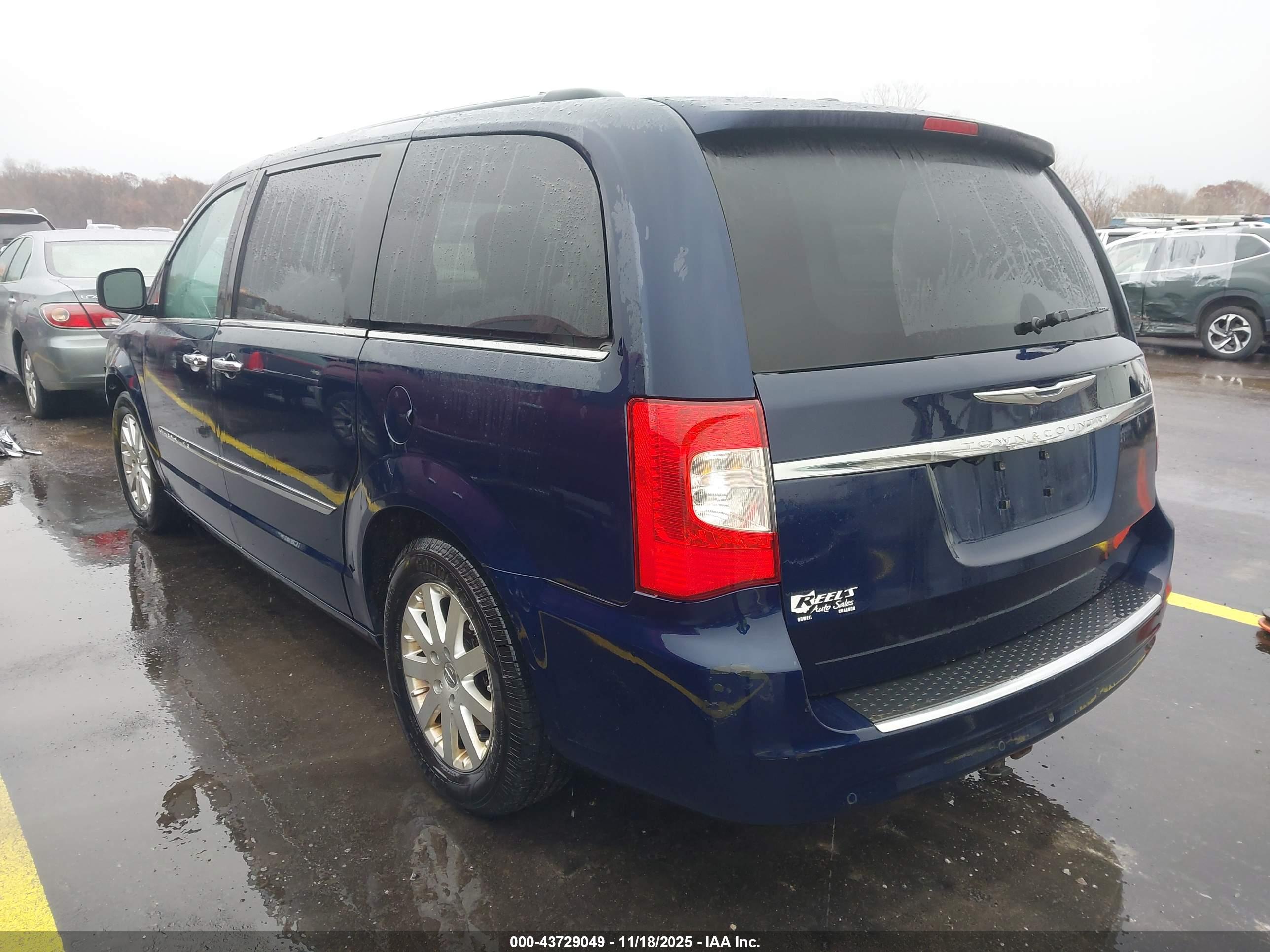 CHRYSLER TOWN image 3