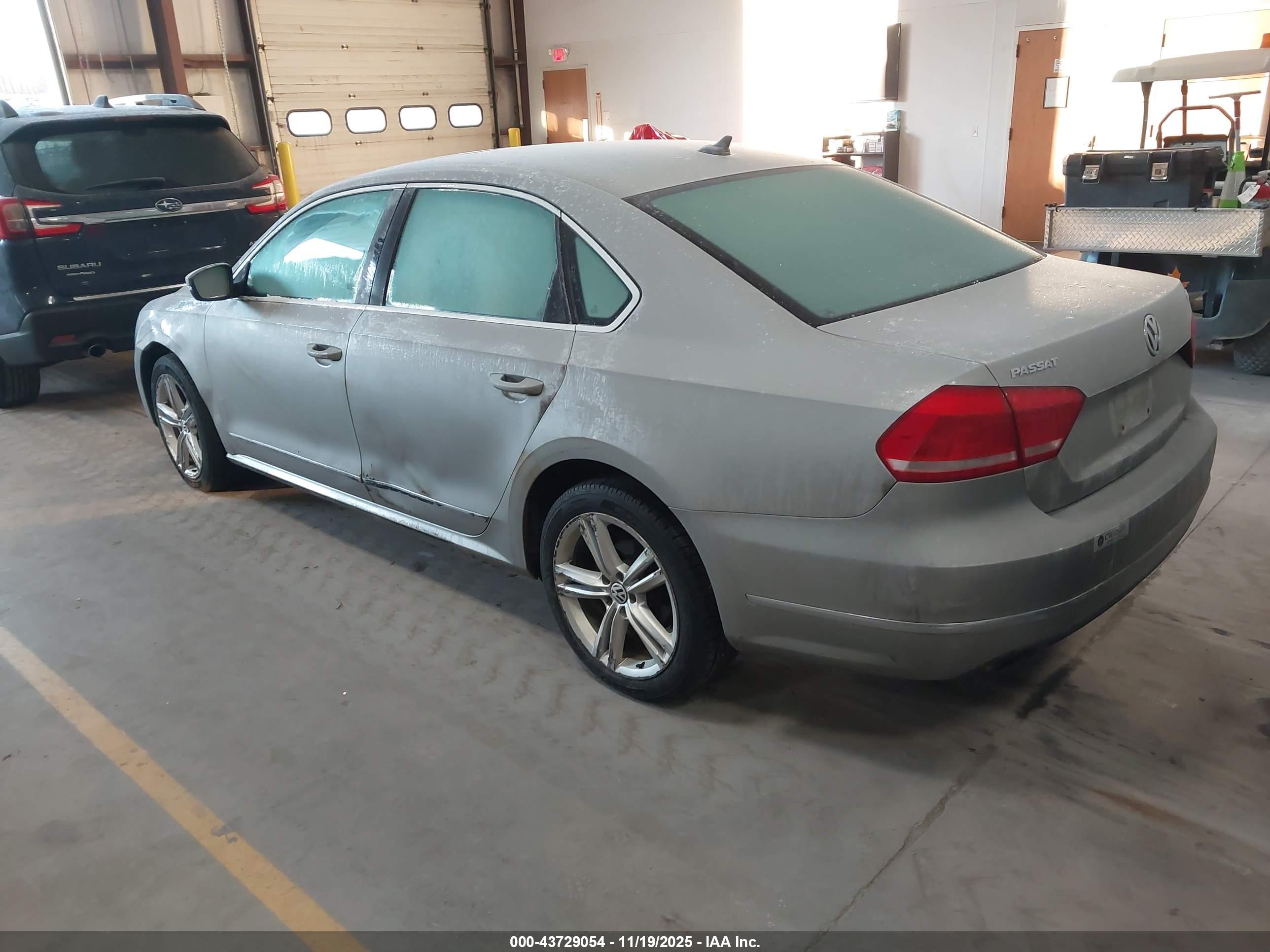 VOLKSWAGEN PASSAT image 3