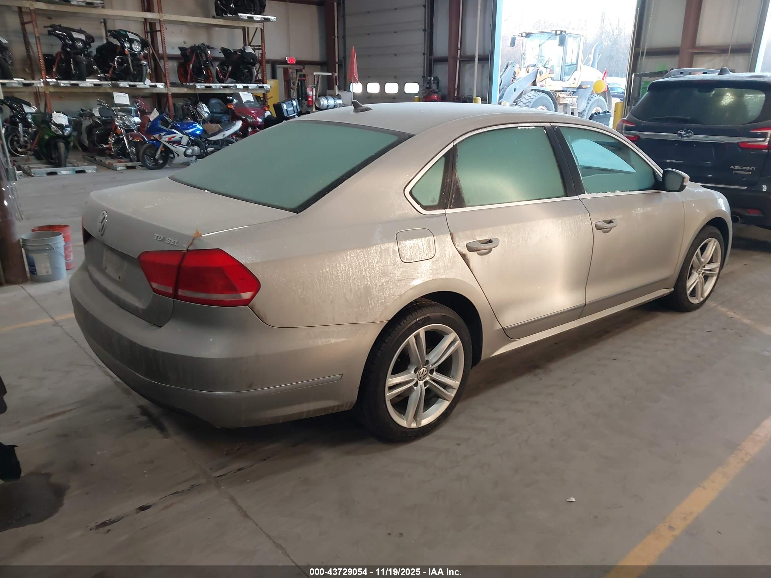 VOLKSWAGEN PASSAT image 4