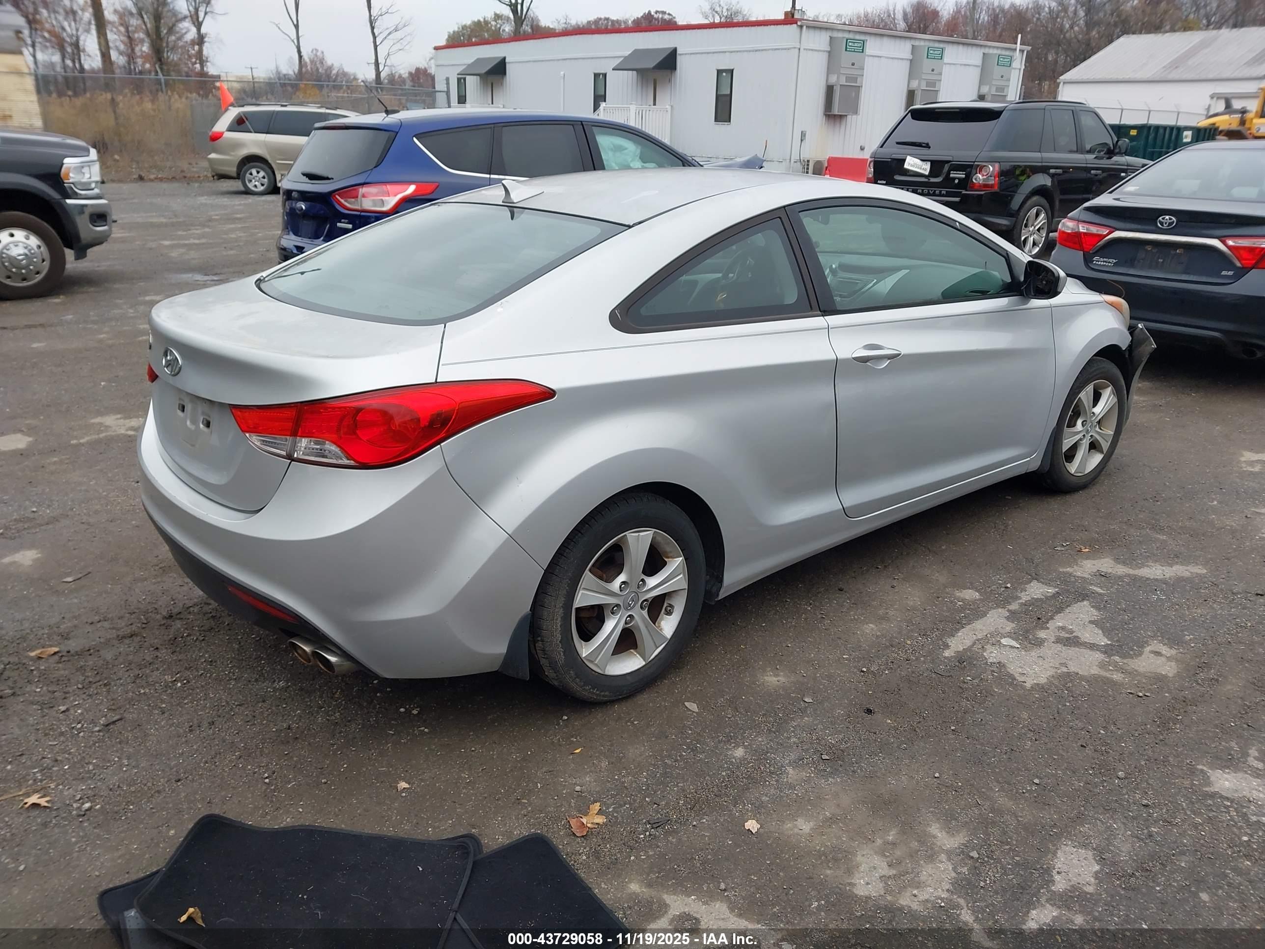HYUNDAI ELANTRA image 4