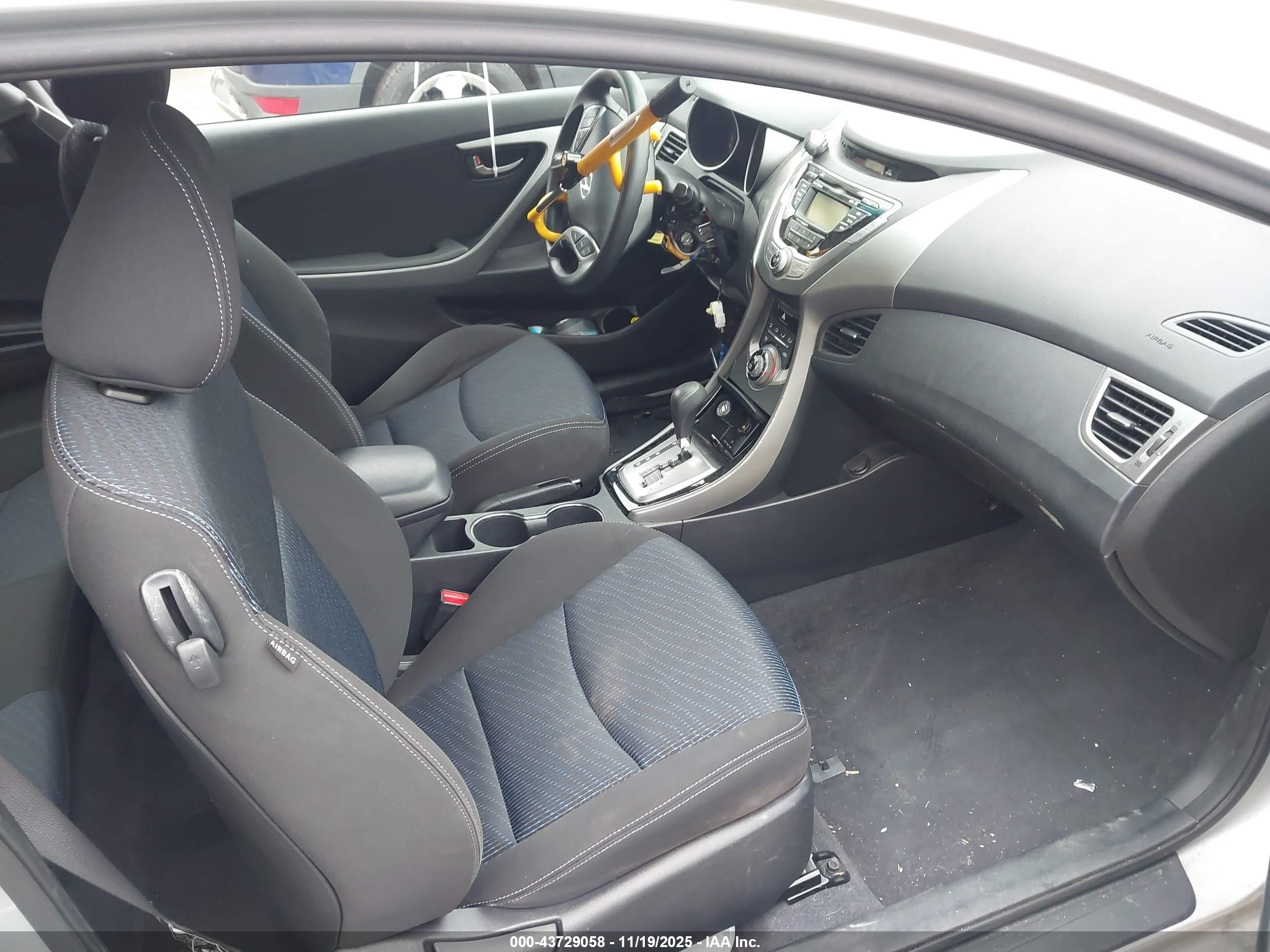 HYUNDAI ELANTRA image 5