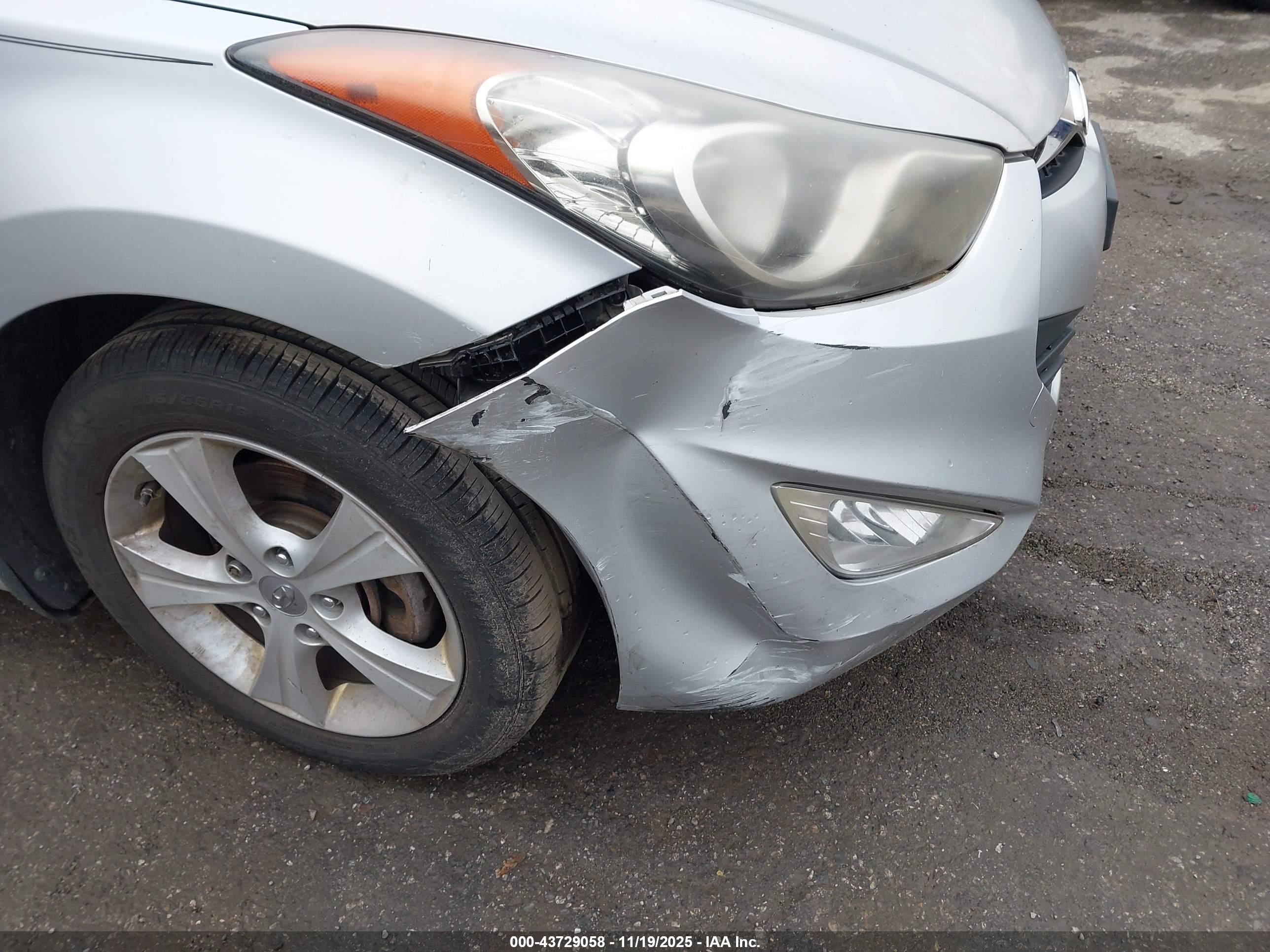 HYUNDAI ELANTRA image 6