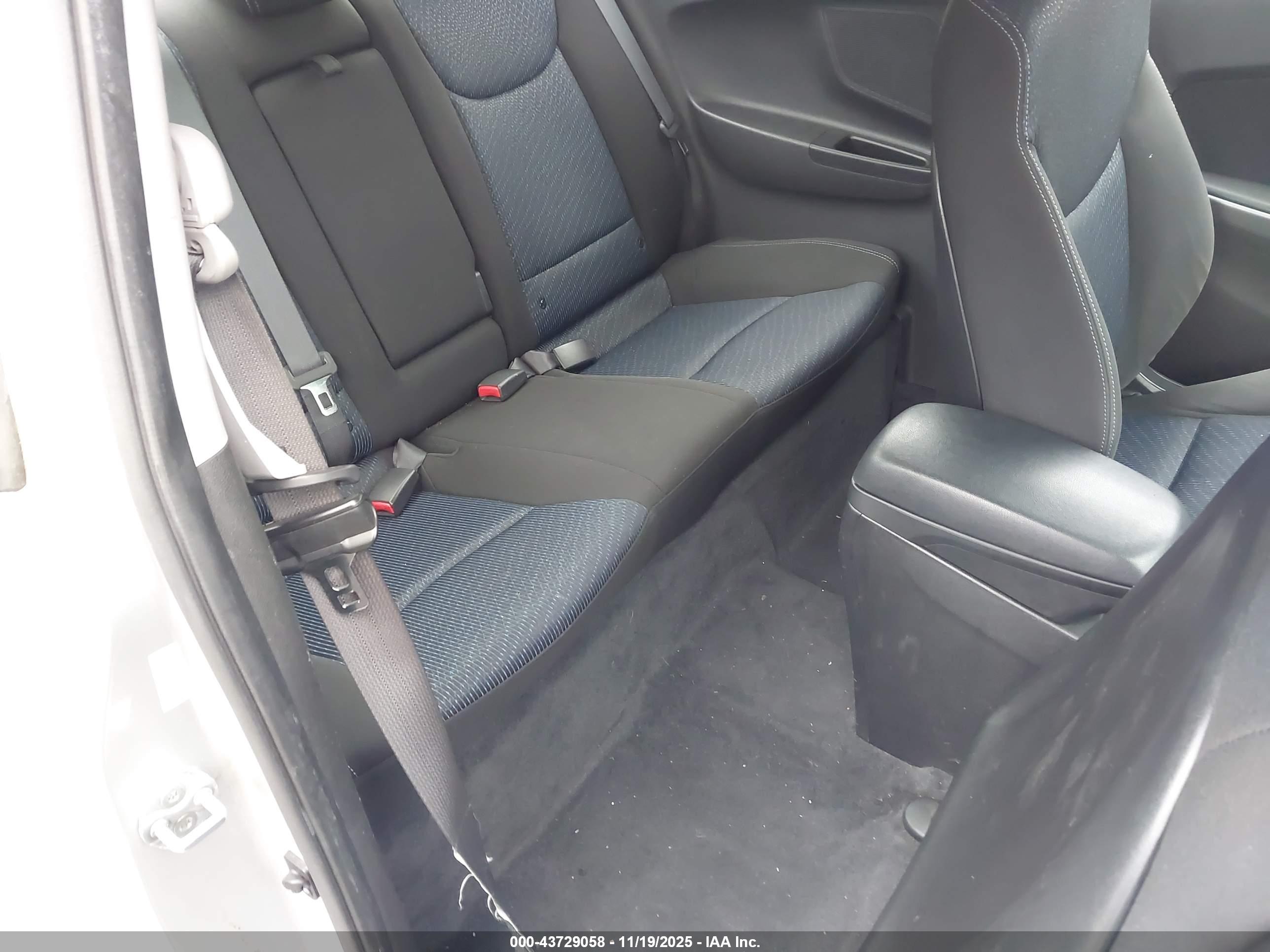 HYUNDAI ELANTRA image 8