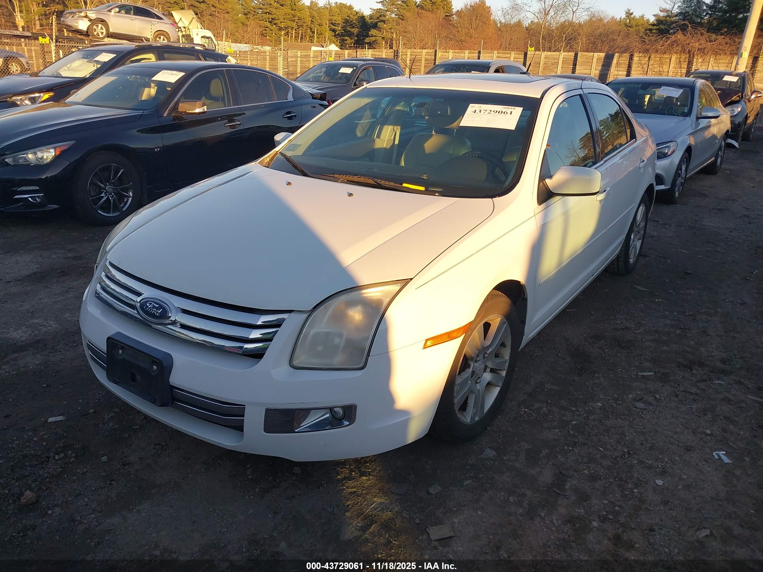 FORD FUSION image 2