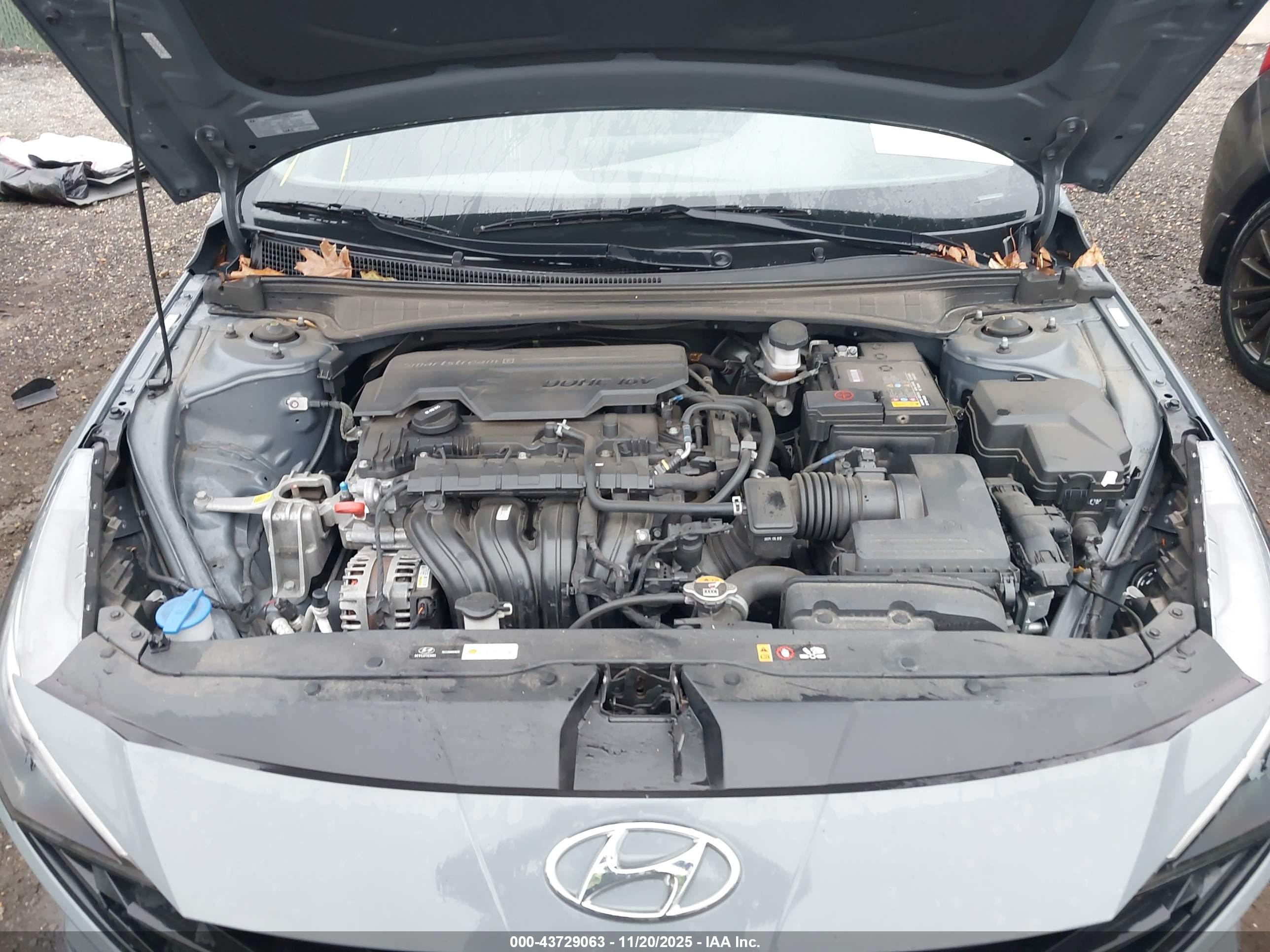 HYUNDAI ELANTRA image 10