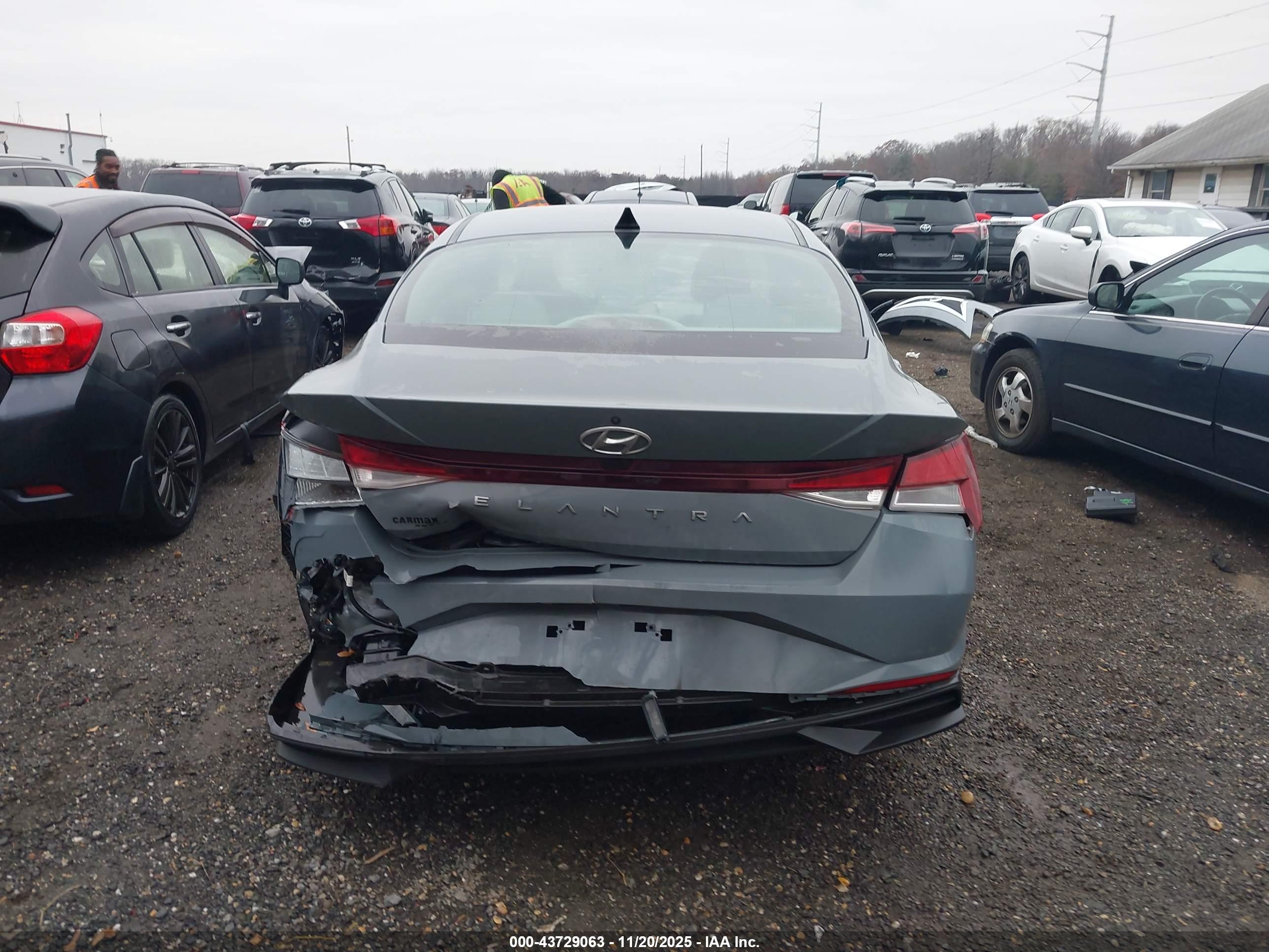 HYUNDAI ELANTRA image 6