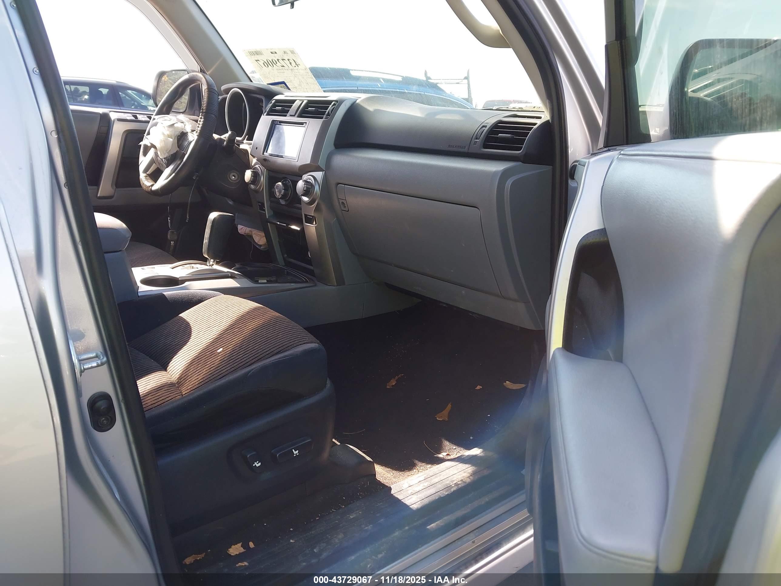 TOYOTA 4RUNNER image 5