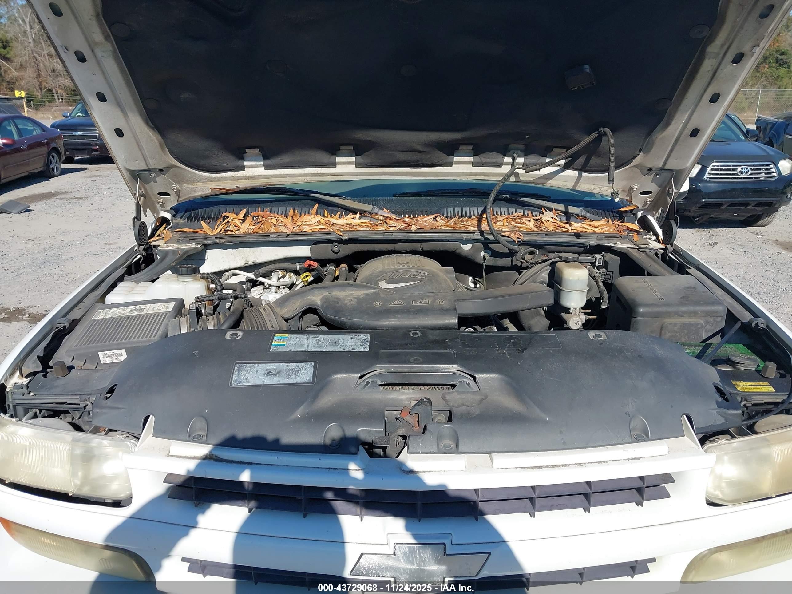 CHEVROLET SUBURBAN image 10