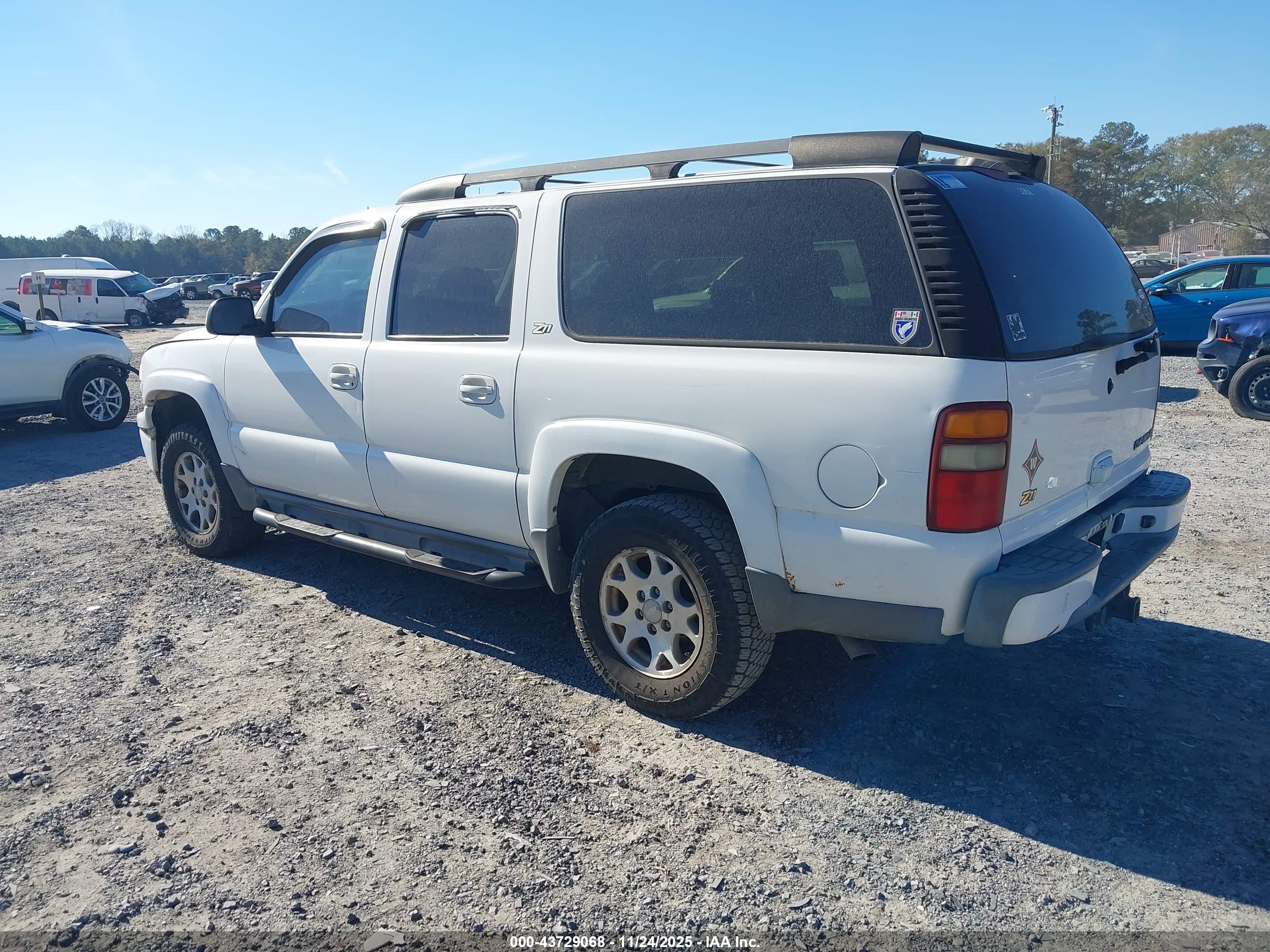 CHEVROLET SUBURBAN image 3