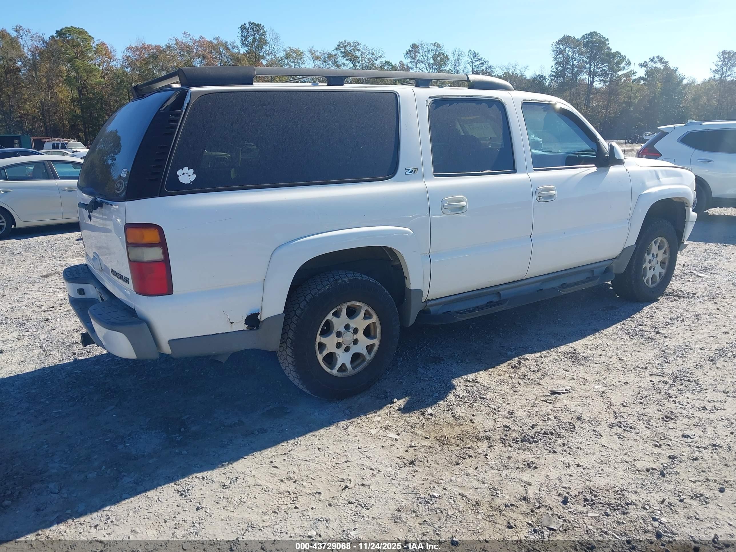 CHEVROLET SUBURBAN image 4