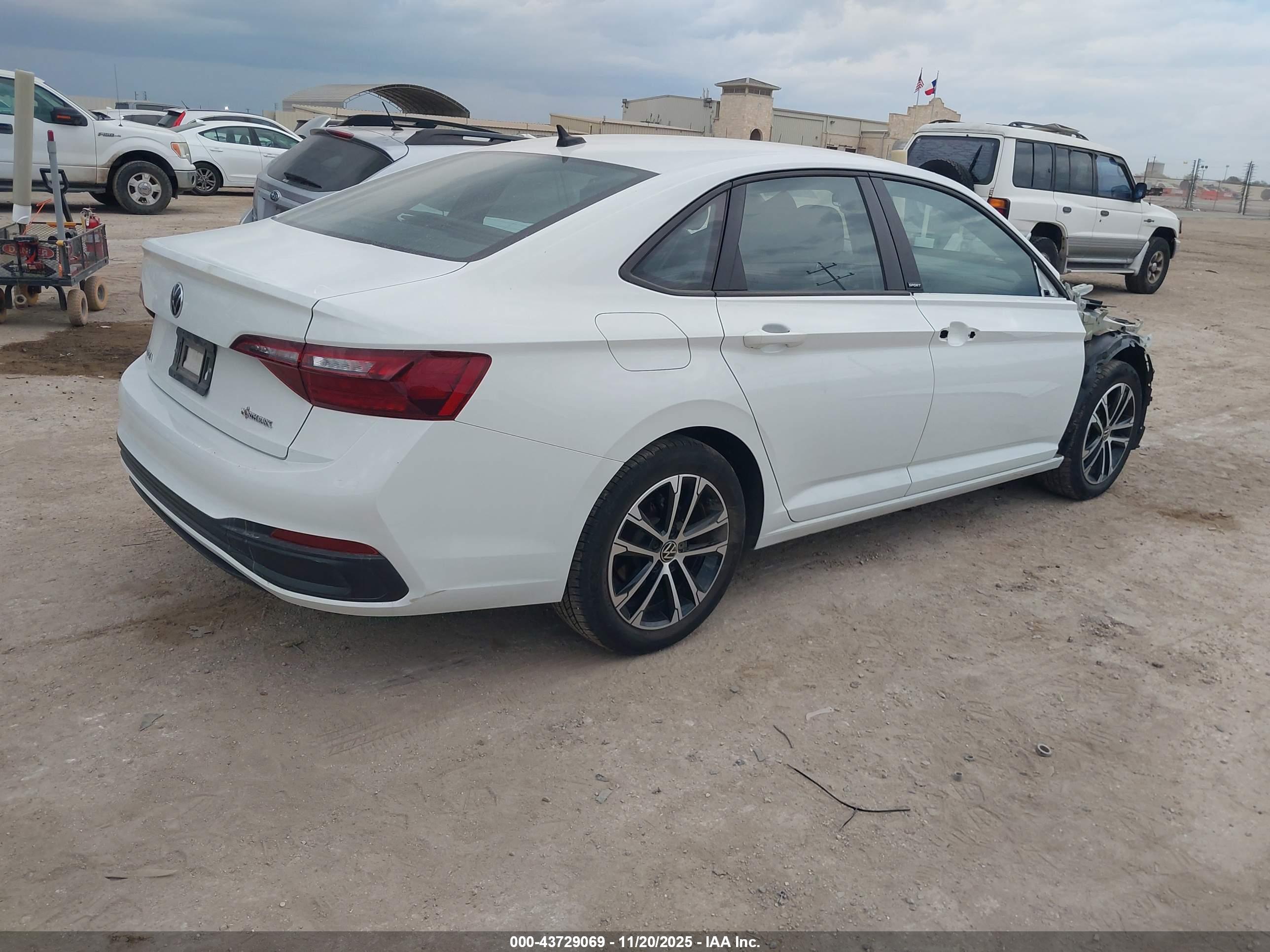 VOLKSWAGEN JETTA image 4