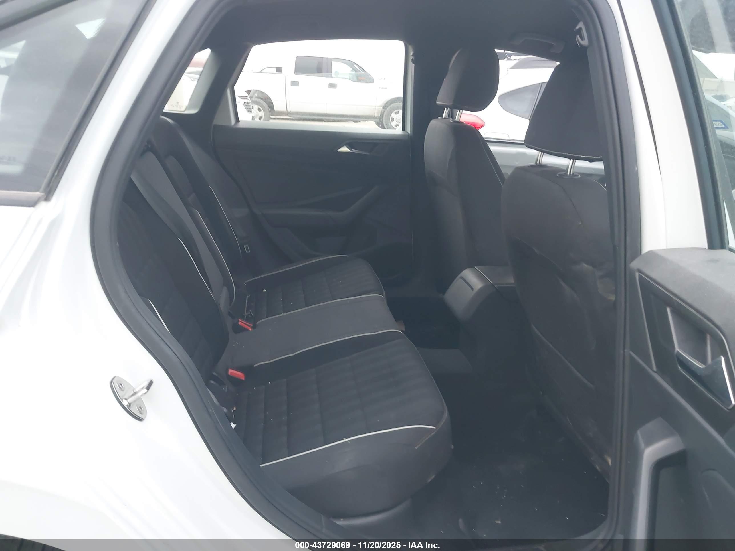 VOLKSWAGEN JETTA image 8