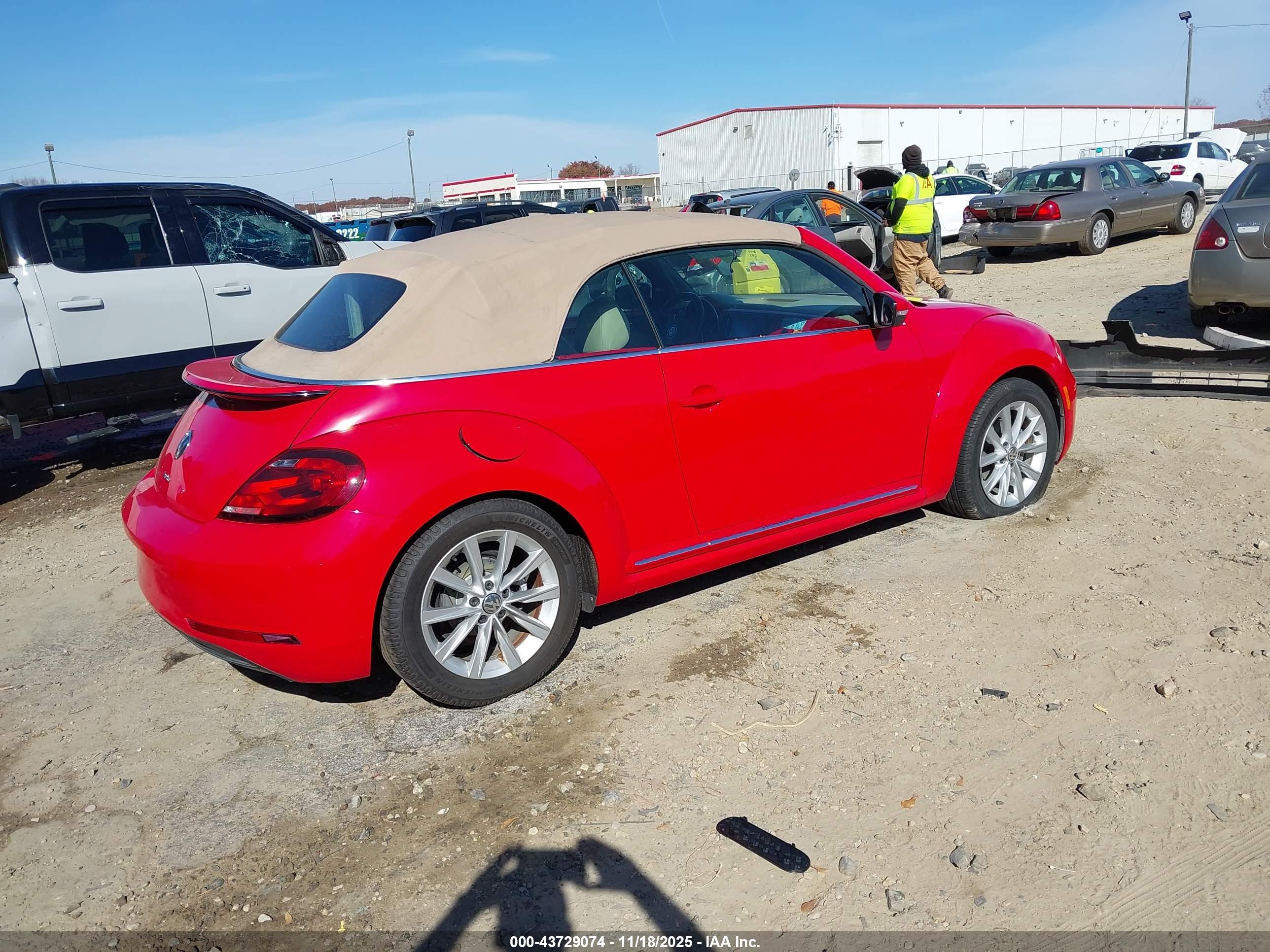 VOLKSWAGEN BEETLE image 4